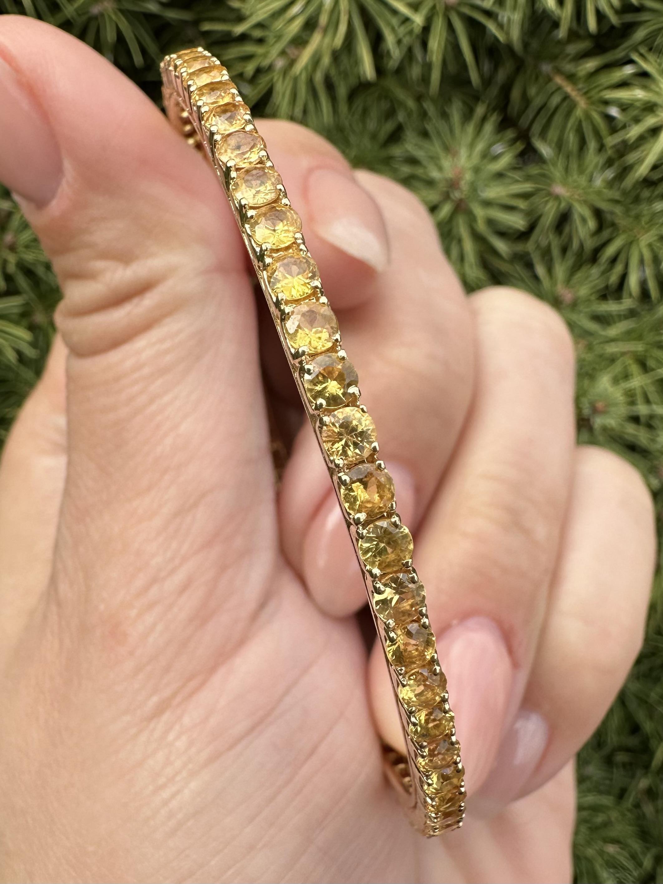 Bracelet en or jaune (18k) avec saphir en forme d'éternité, à enfiler sur le poignet en vente 2
