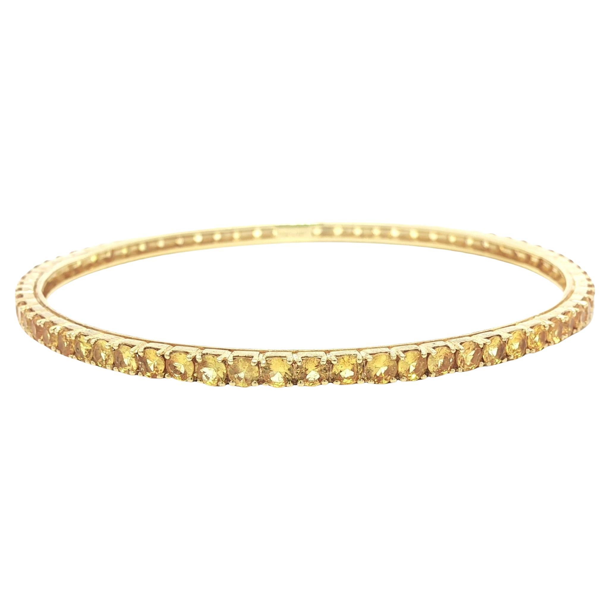 Bracelet en or jaune (18k) avec saphir en forme d
éternité, à enfiler sur le poignet