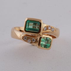 18 Karat Yellow Gold "Vous et Moi" Ring with two Emeralds and Diamonds