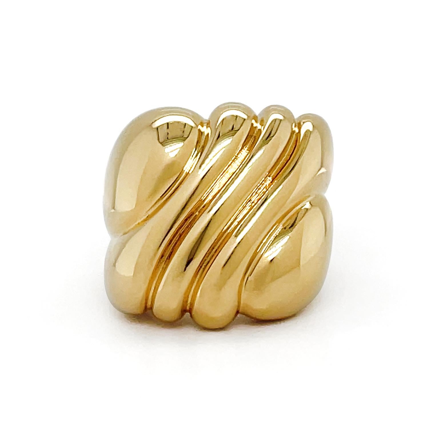 18K Yellow Gold Wave Texture Ring In New Condition For Sale In New York, NY