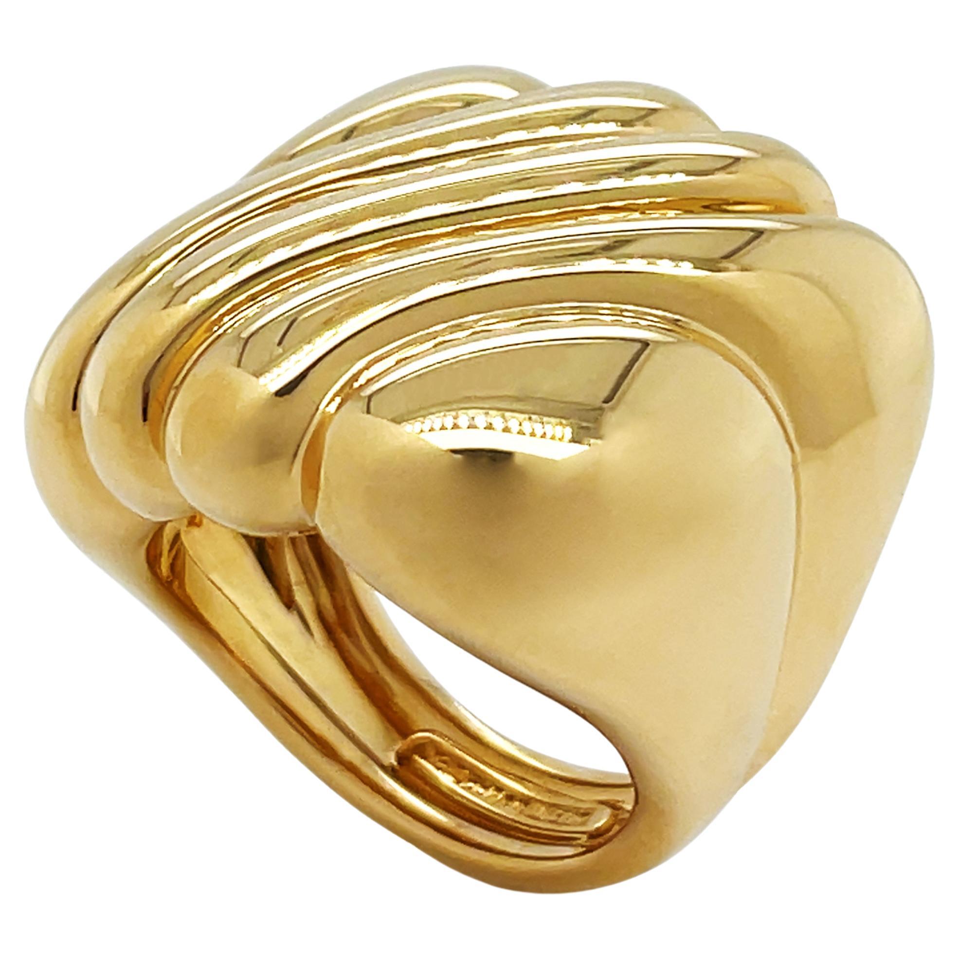 18K Yellow Gold Wave Texture Ring For Sale