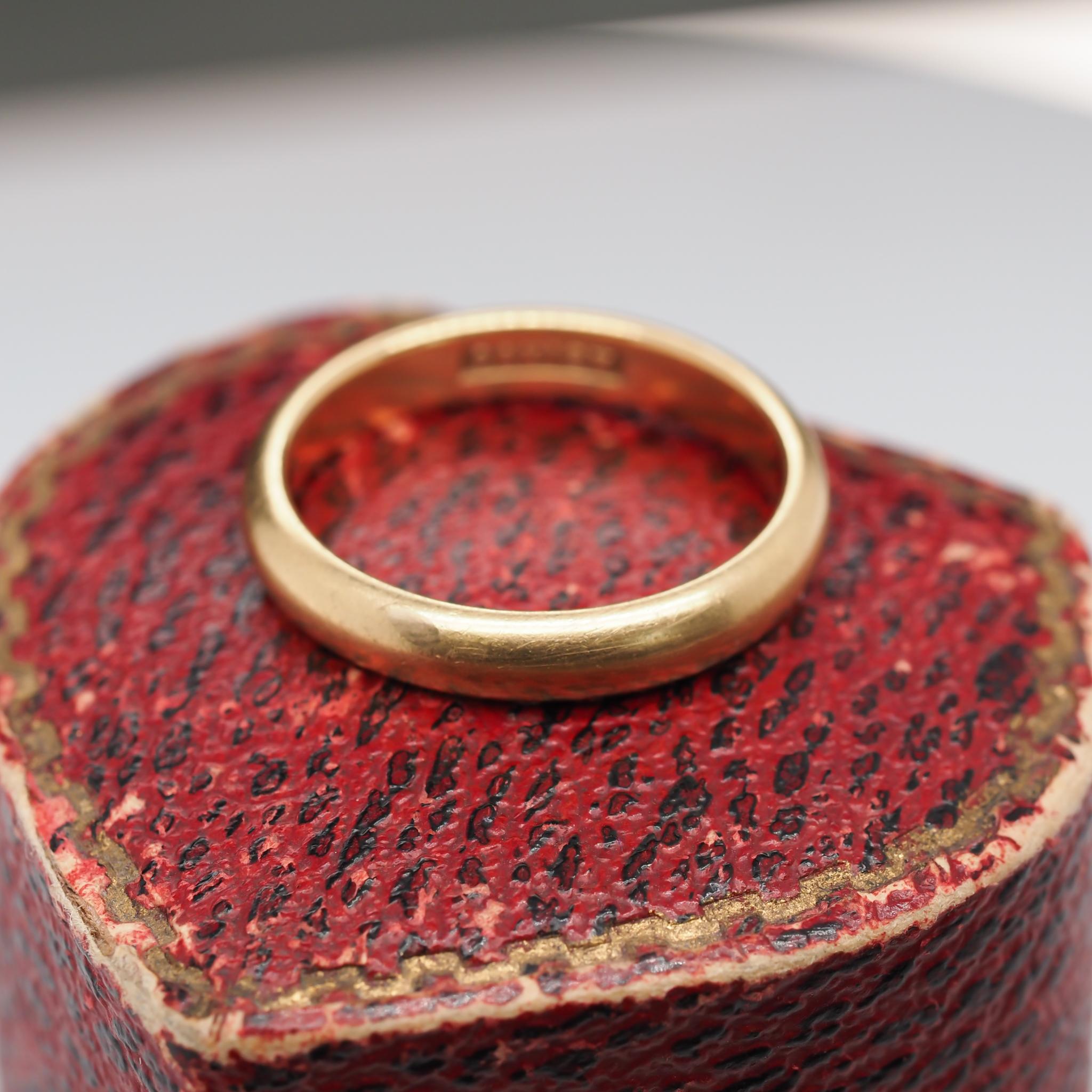 Ring Size: 8.75
Metal Type: 18K Yellow Gold [Hallmarked, and Tested]
Weight: 5.9 grams
‌
Band Width: 4 mm
Condition: Excellent
