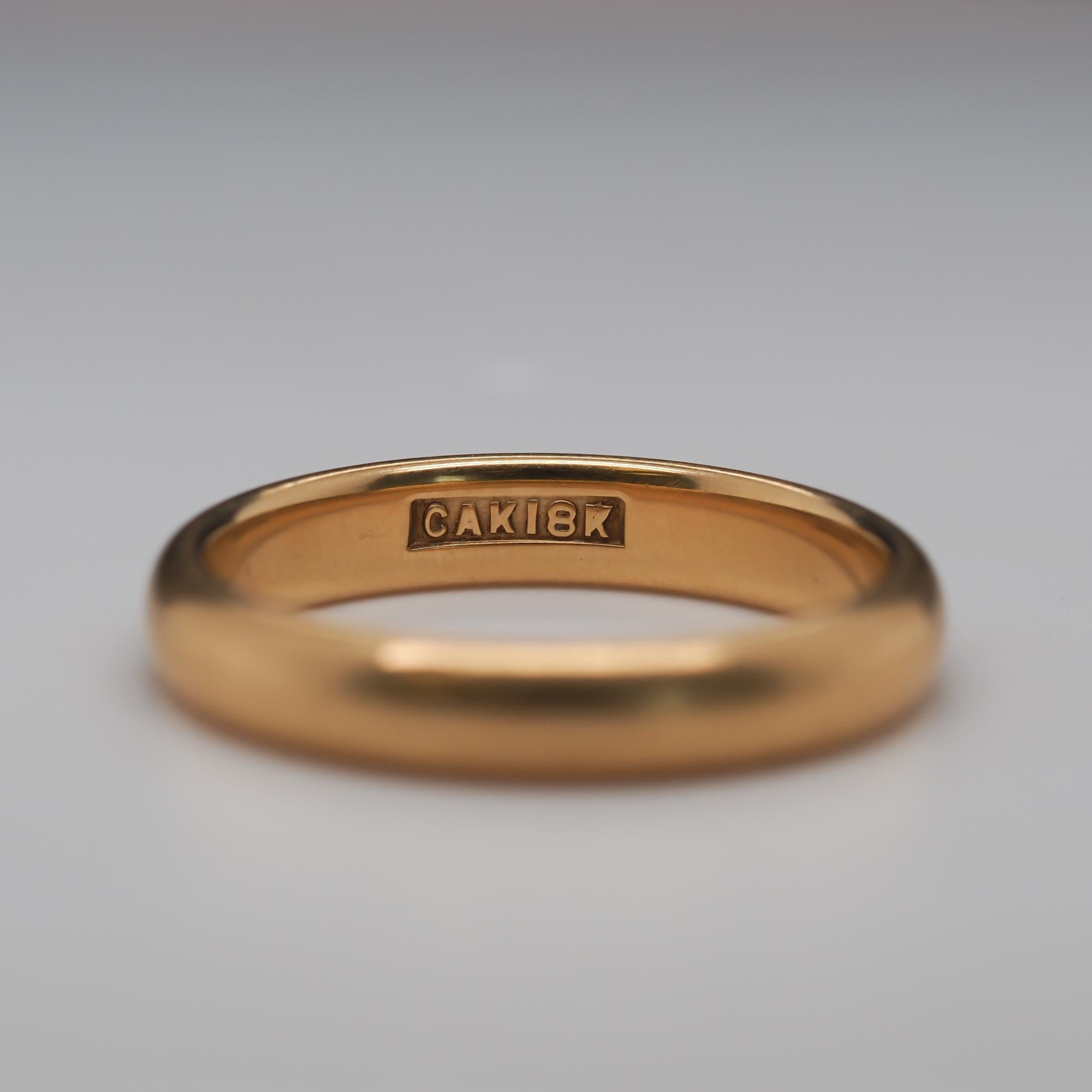 Women's or Men's 18k Yellow Gold Wedding Band with Hallmarks For Sale