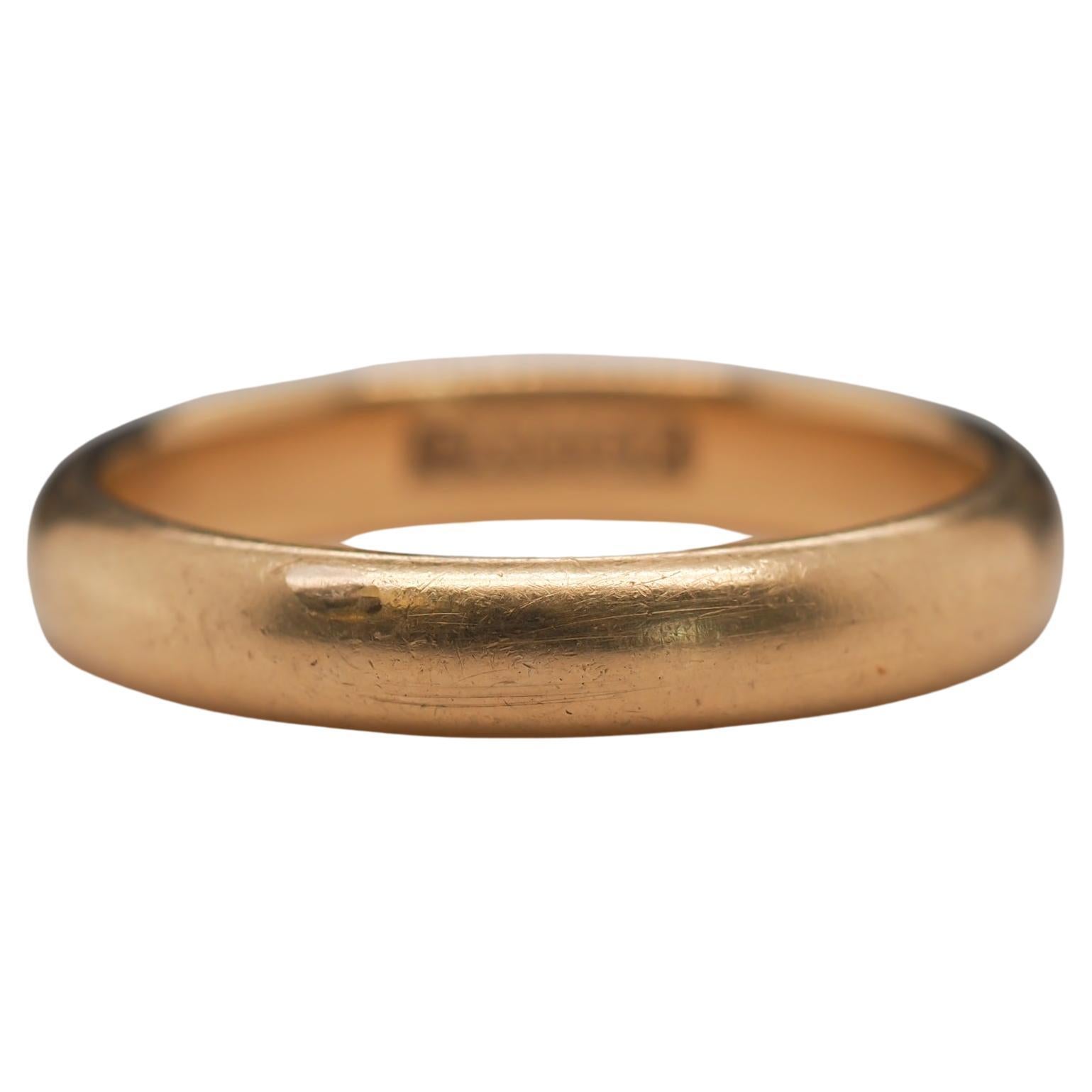 18k Yellow Gold Wedding Band with Hallmarks For Sale