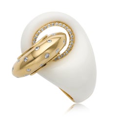 18k Yellow Gold & White Agate Interlocking Ring