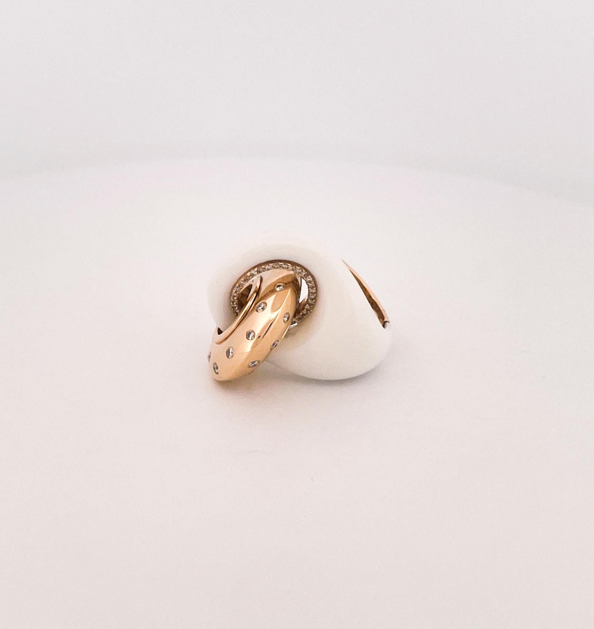 18k Gelbgold & Weißer Achat Interlocking Ring im Angebot 3
