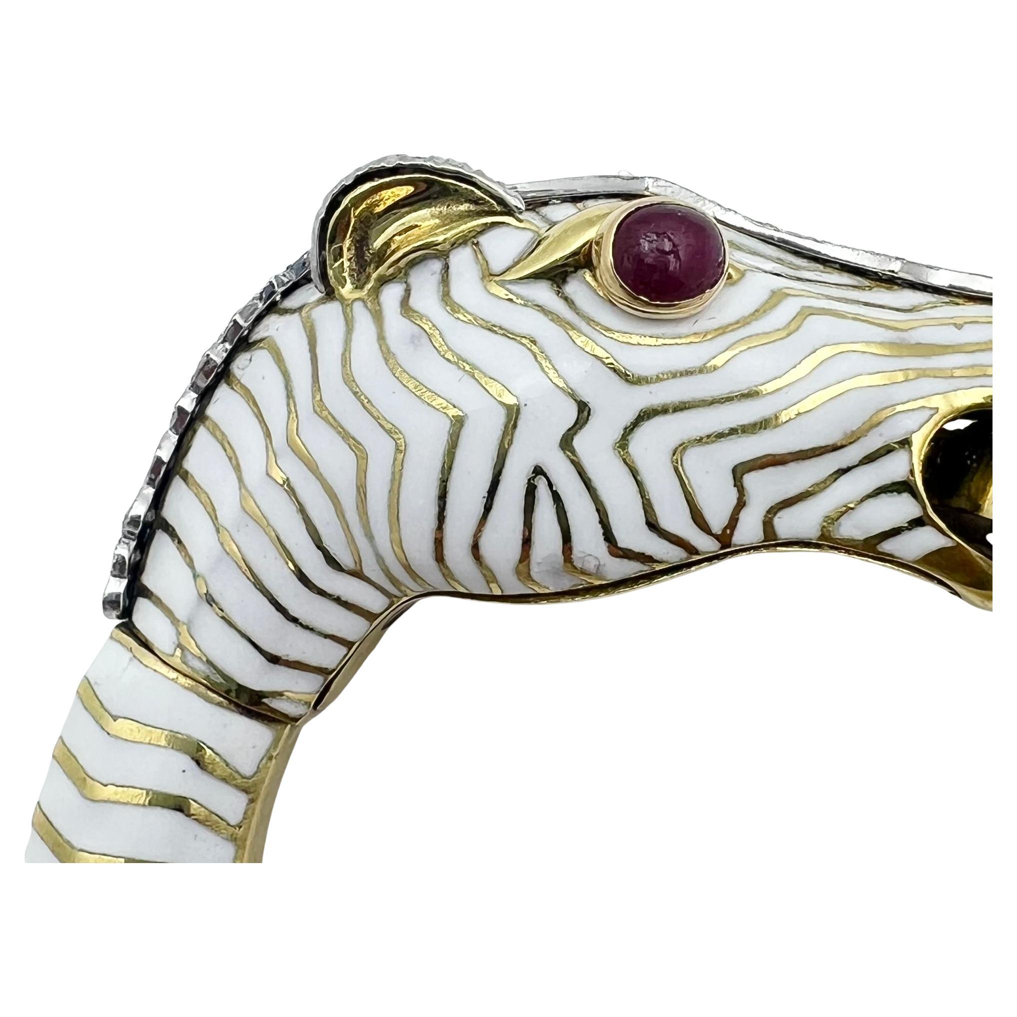 Donna Bracciale Cavallo in oro giallo 18k con smalto bianco e diamanti in vendita