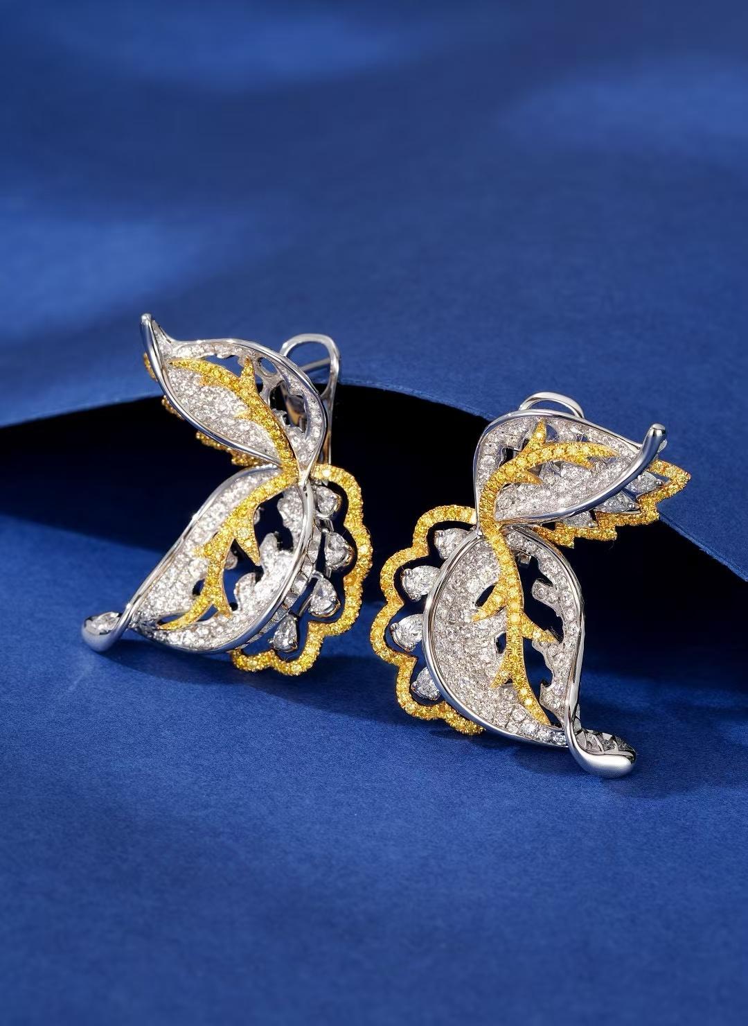Boucles d'oreilles papillon en or jaune 18 carats et or blanc avec diamants de 8,508 carats

Diamants - 8.508 CT
Poids total - 18.32 GM

Ces boucles d'oreilles à clip sont une véritable œuvre d'art, dégageant un charme et une élégance uniques.