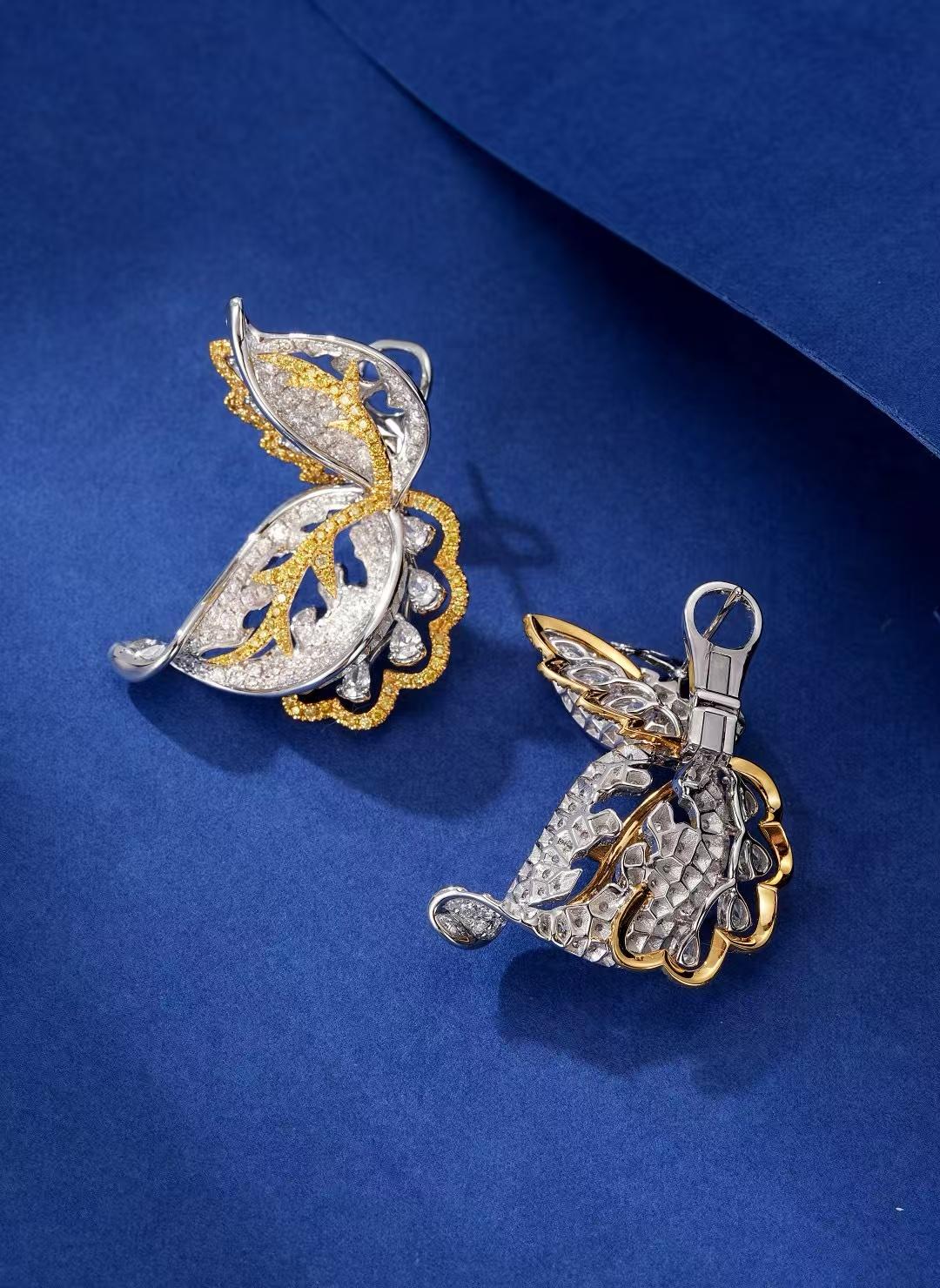 Moderne Boucles d'oreilles papillon en or jaune 18 carats et or blanc avec diamants de 8,508 carats en vente