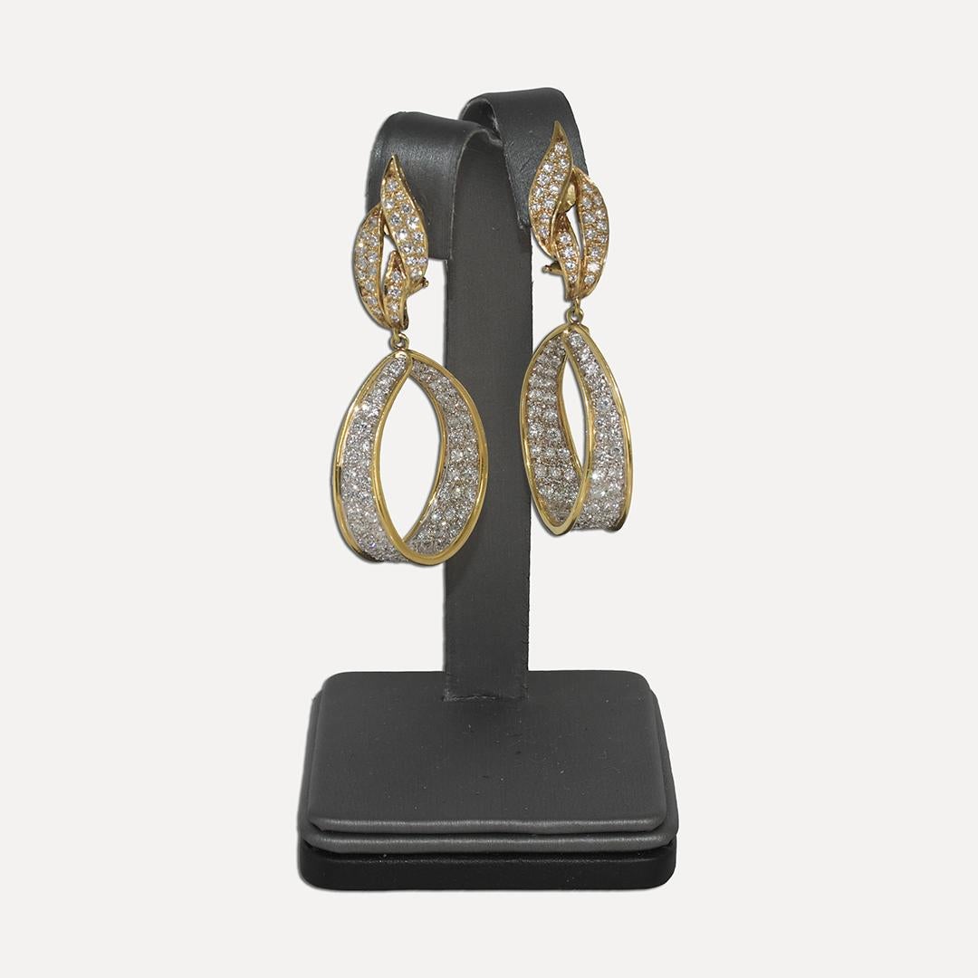 Orecchini pendenti in oro giallo e oro bianco 18K con diamanti 3,00ct In condizioni ottime in vendita a Laguna Beach, CA