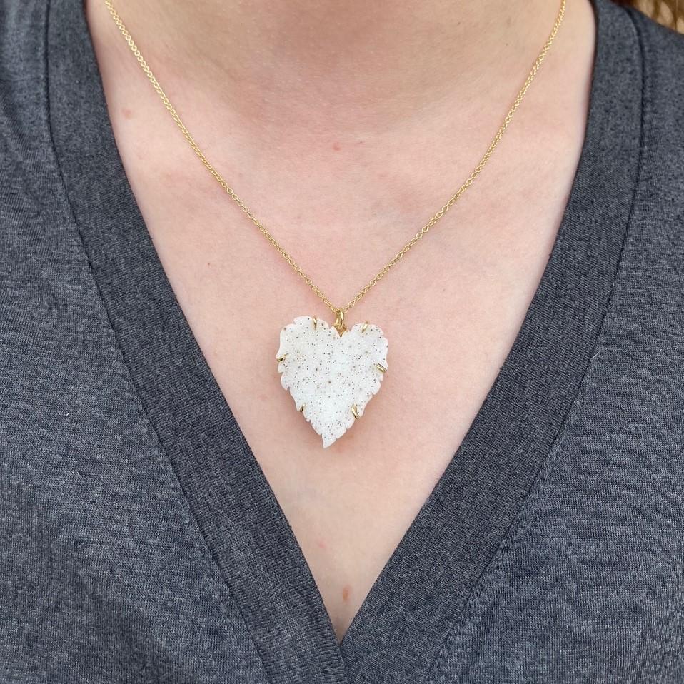 18k Yellow Gold White Speckled Carved Druzy Heart Pendant In New Condition For Sale In Greenville, SC