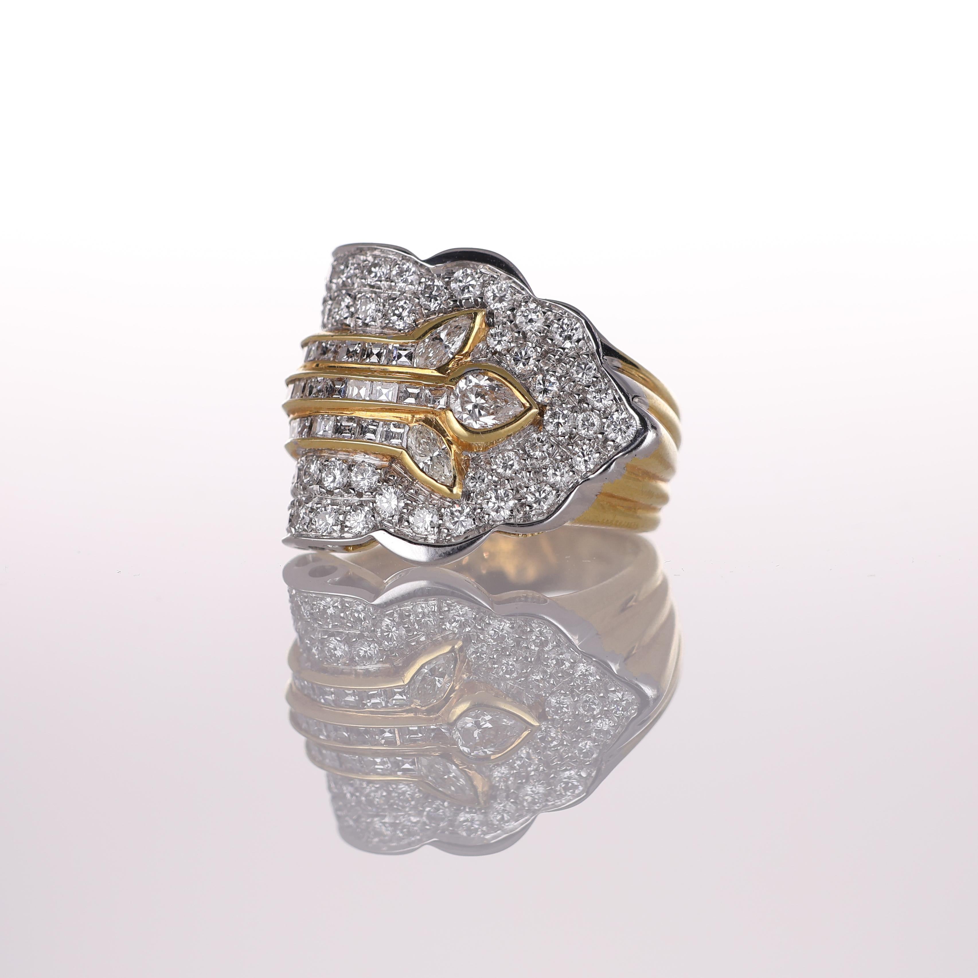 18K Yellow Gold Wide Band Ring with Diamond Leaf Motif In New Condition For Sale In Bergamo, BG