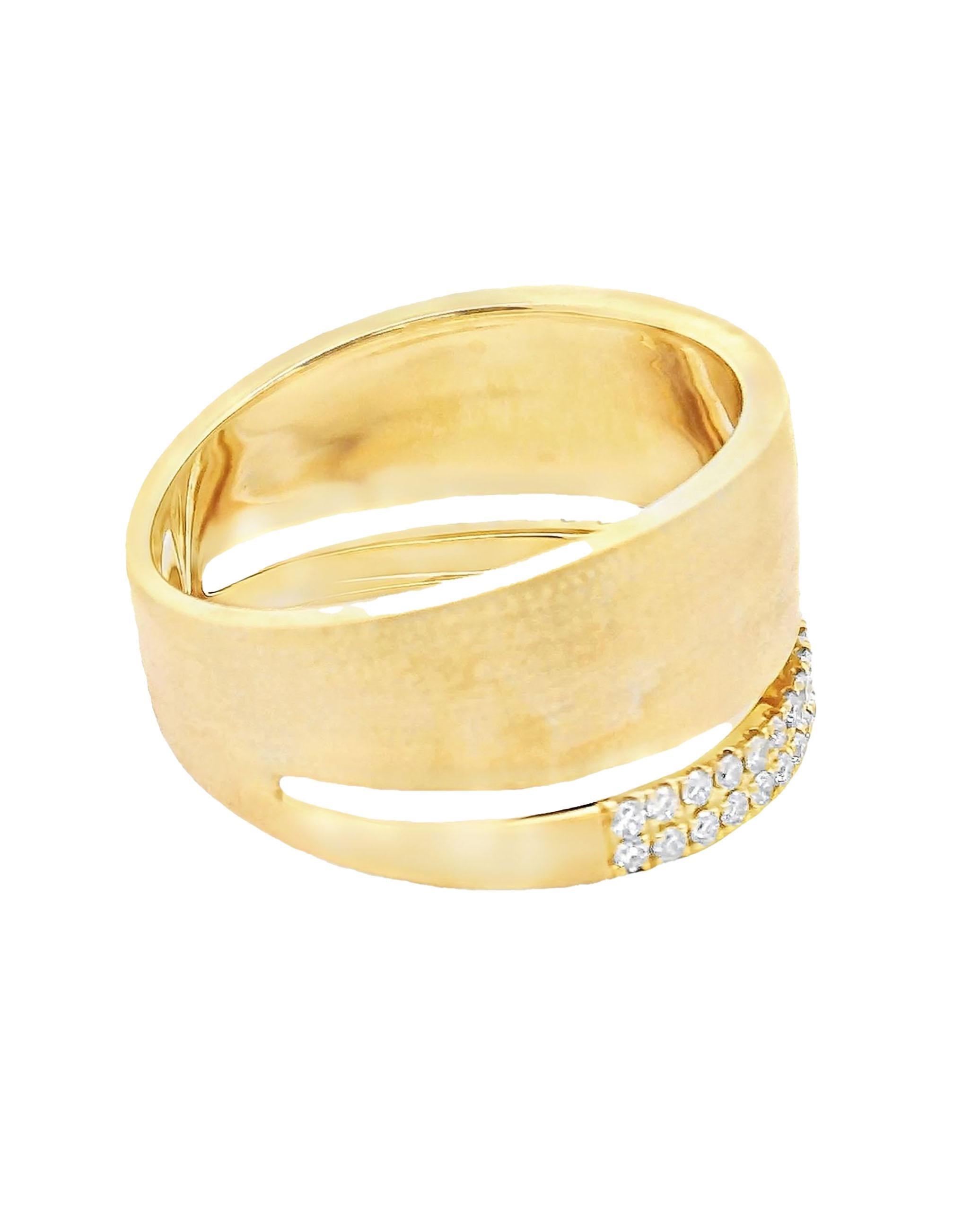 Contemporary 18K Yellow Gold Wide Band Ring with Row of Pave Diamonds For Sale
