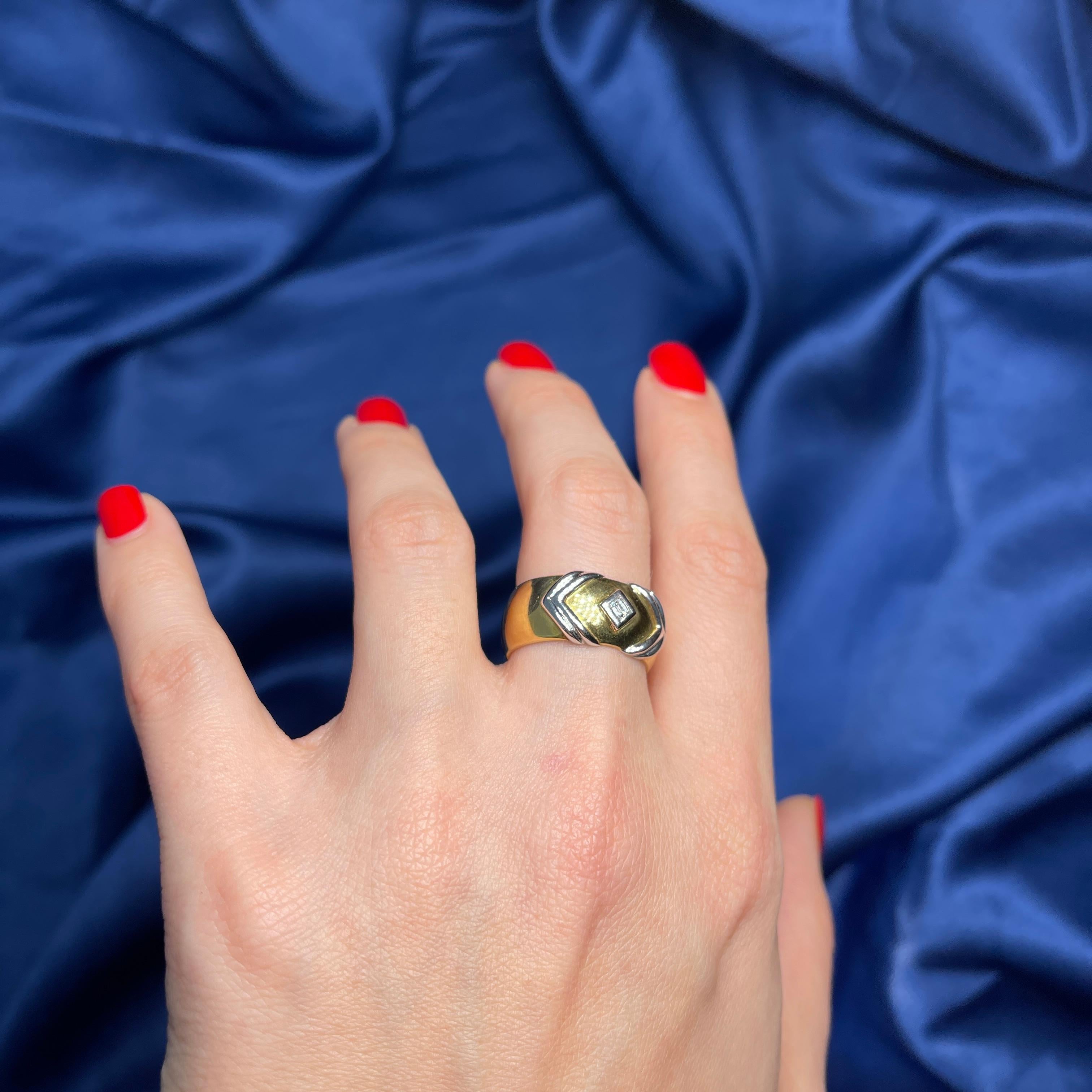 18K Yellow Gold Wide Band Ring with White Gold Arrow Motif and Diamonds For Sale 5