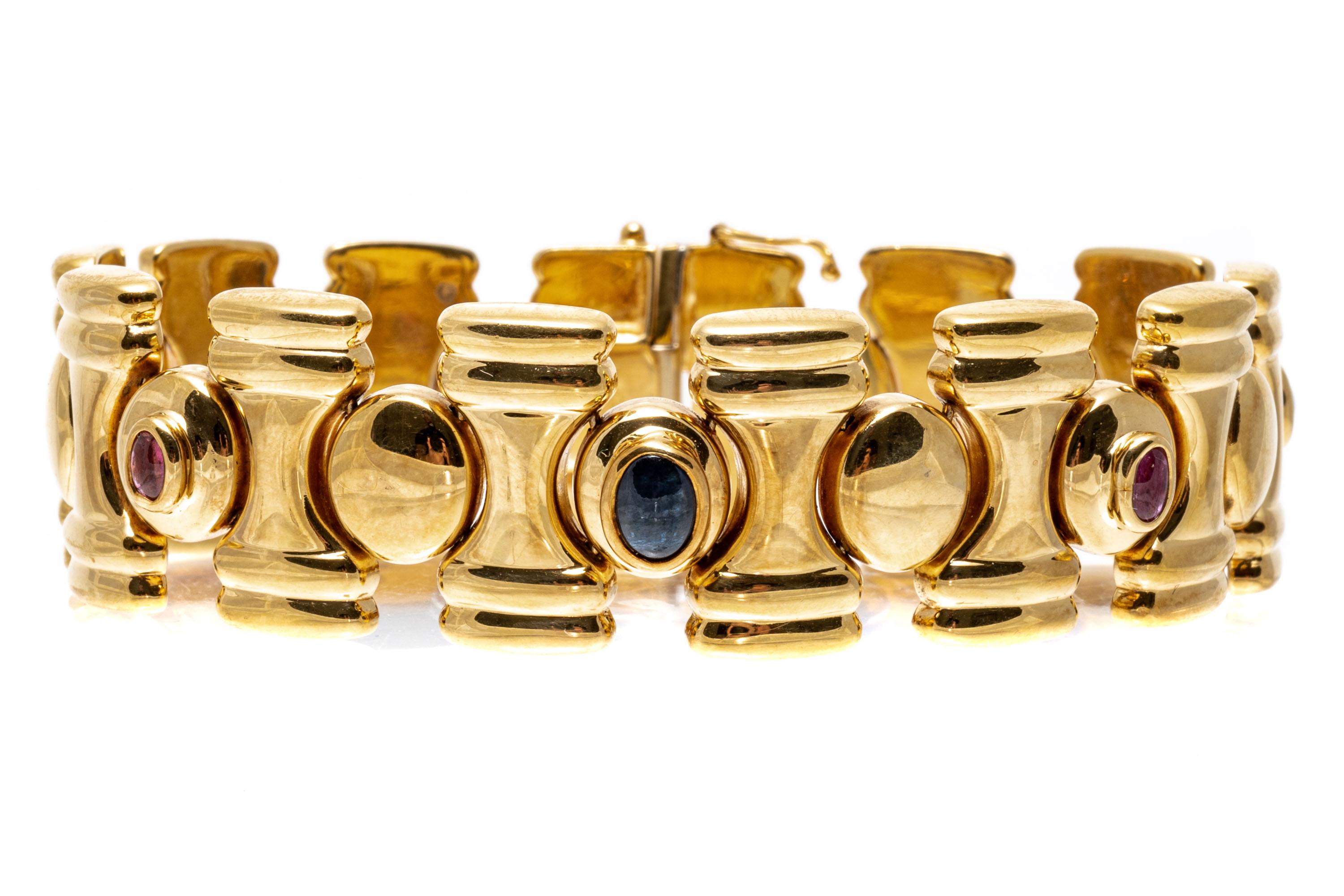 Bracelet à maillons large « Chess Piece » en or jaune 18 carats avec rubis et saphirs en vente 2
