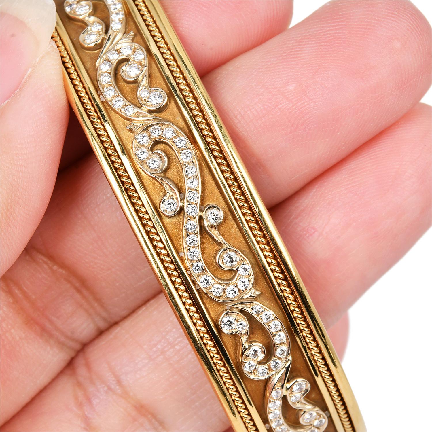 Femenino o masculino Brazalete ancho de oro amarillo de 18 quilates con diamantes naturales - Diseño de filigrana en venta