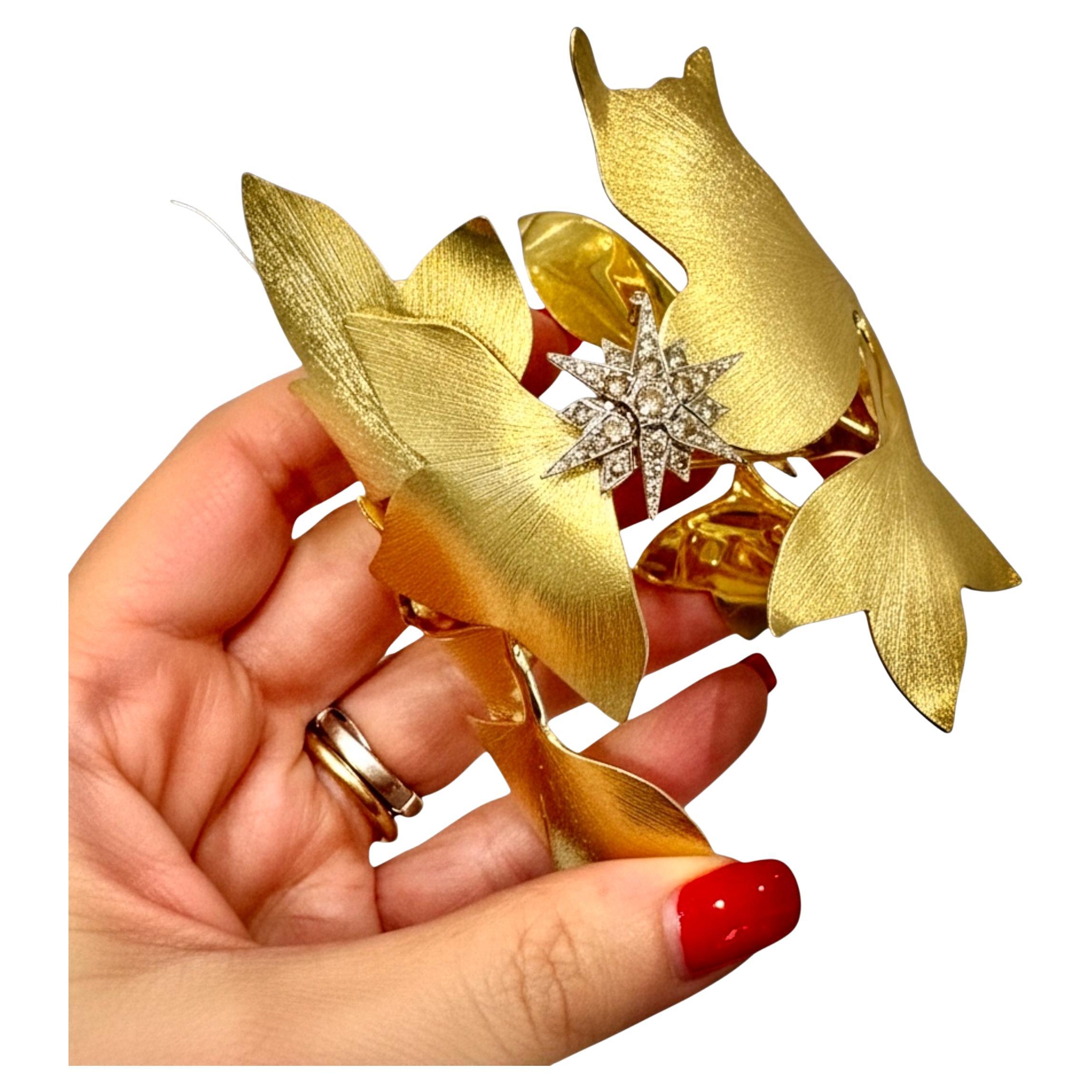 18K Yellow Gold Wide Foliate Cuff With Diamond Connecting Links by H. Stern For Sale