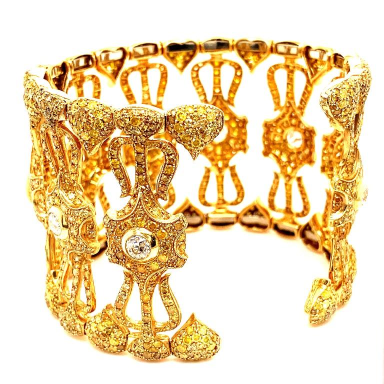 Sophia D. 32.45 Carat Diamond Yellow Gold Bangle In New Condition For Sale In New York, NY