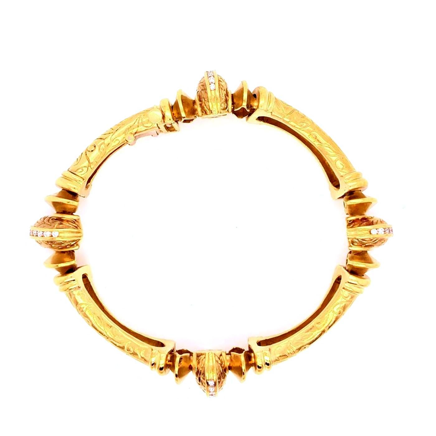Gorgeous Charming 18k Yellow Gold Bracelet Bangle. This stunning Bracelet is 7