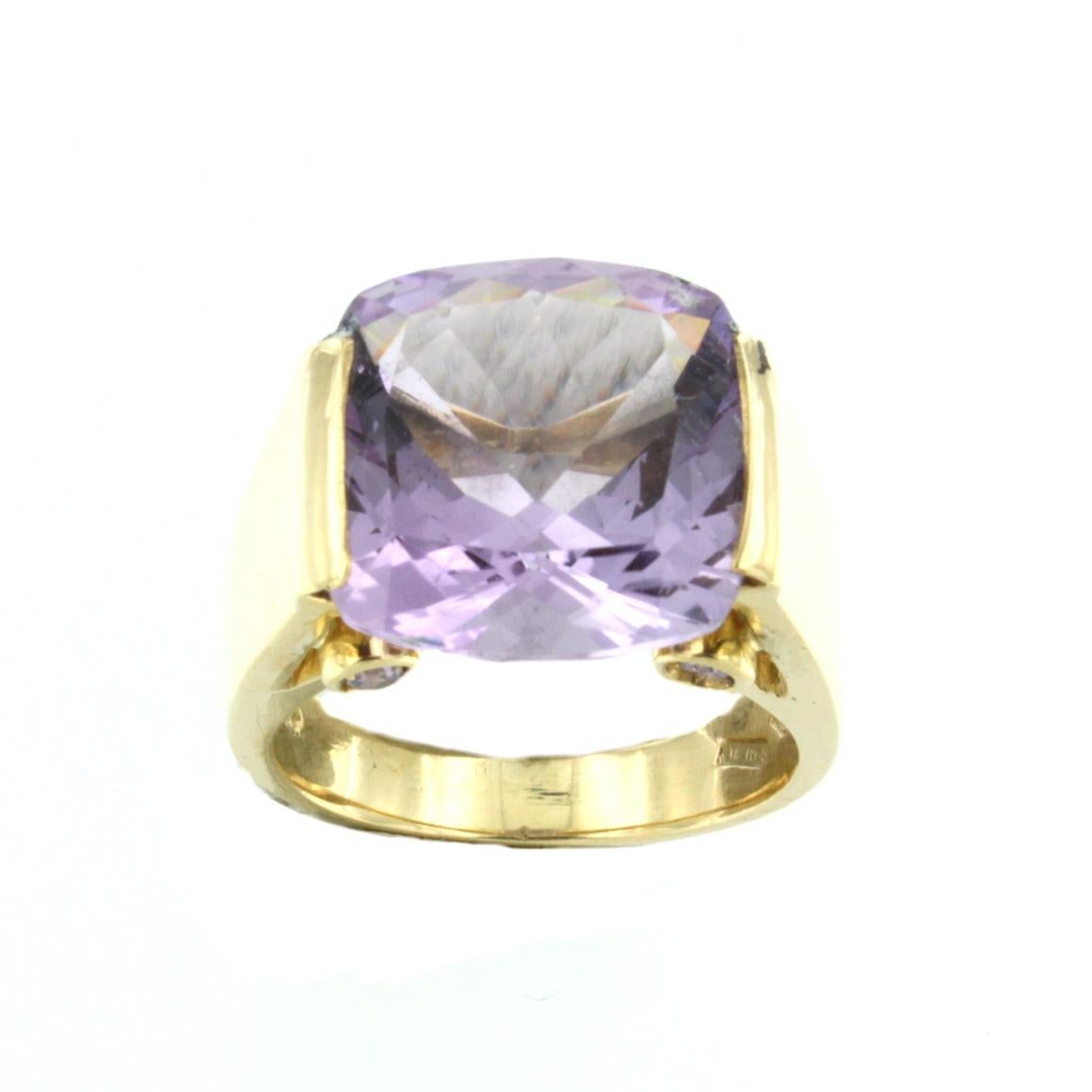 Modern 18k Yellow Gold With Amethyst Ring For Sale