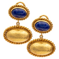 Ohrringe aus 18-karätigem Gelbgold mit blauem Lapislazuli und gehämmertem Gold