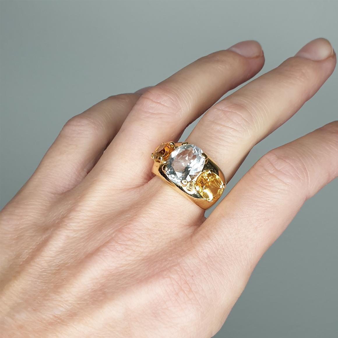 Women's or Men's 18k Yellow Gold with Blue Topaz and Citrine Ring For Sale