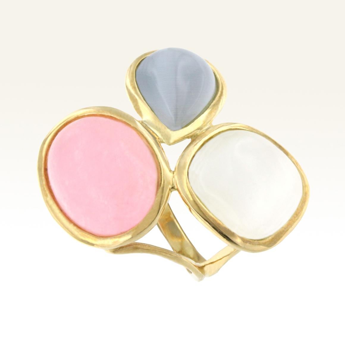 Taille ovale Ensemble bague, boucles d'oreilles et pendentif en or jaune 18 carats avec pierre de lune colorée en vente