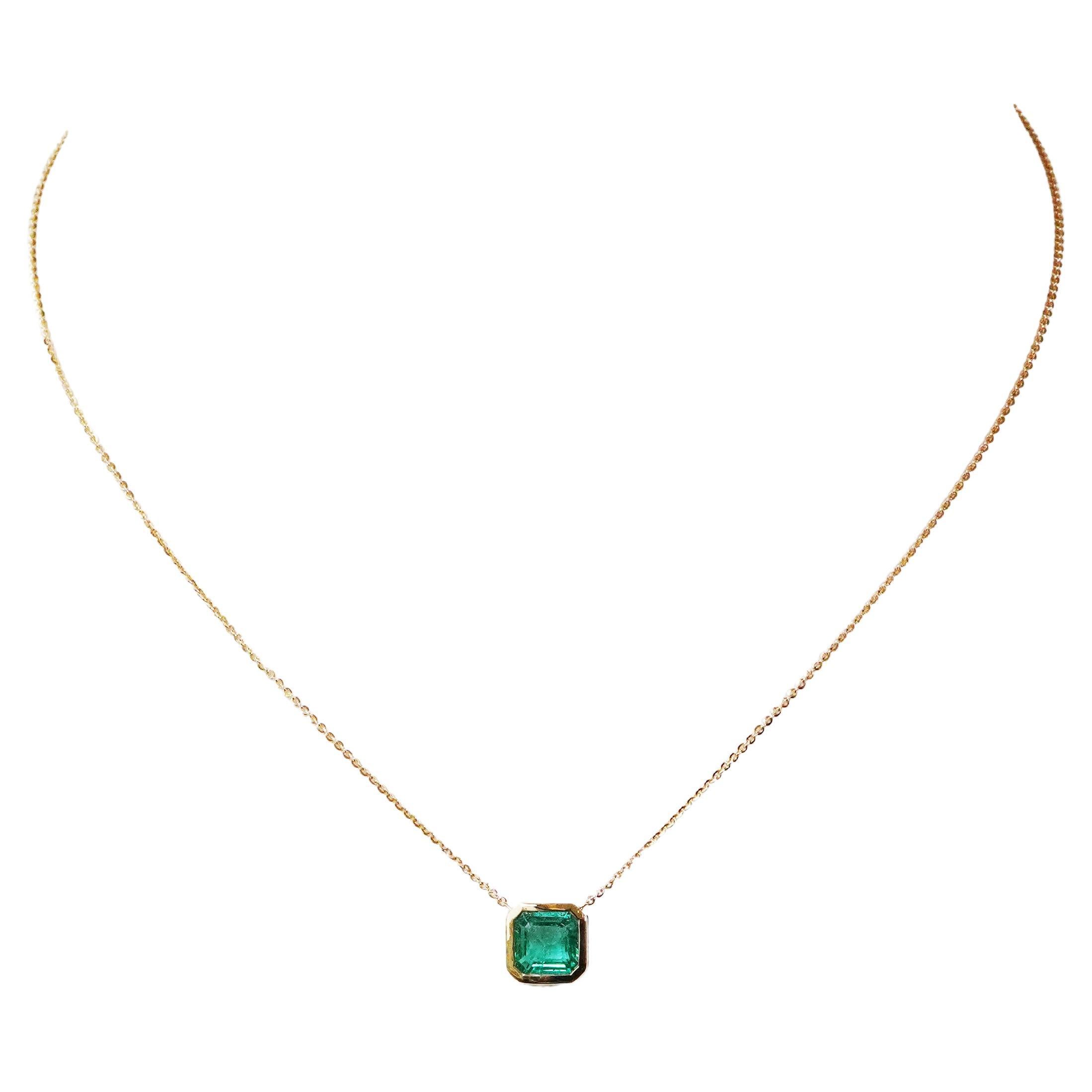 18K Yellow Gold Necklace With Emerald  1.17 ct. For Sale
