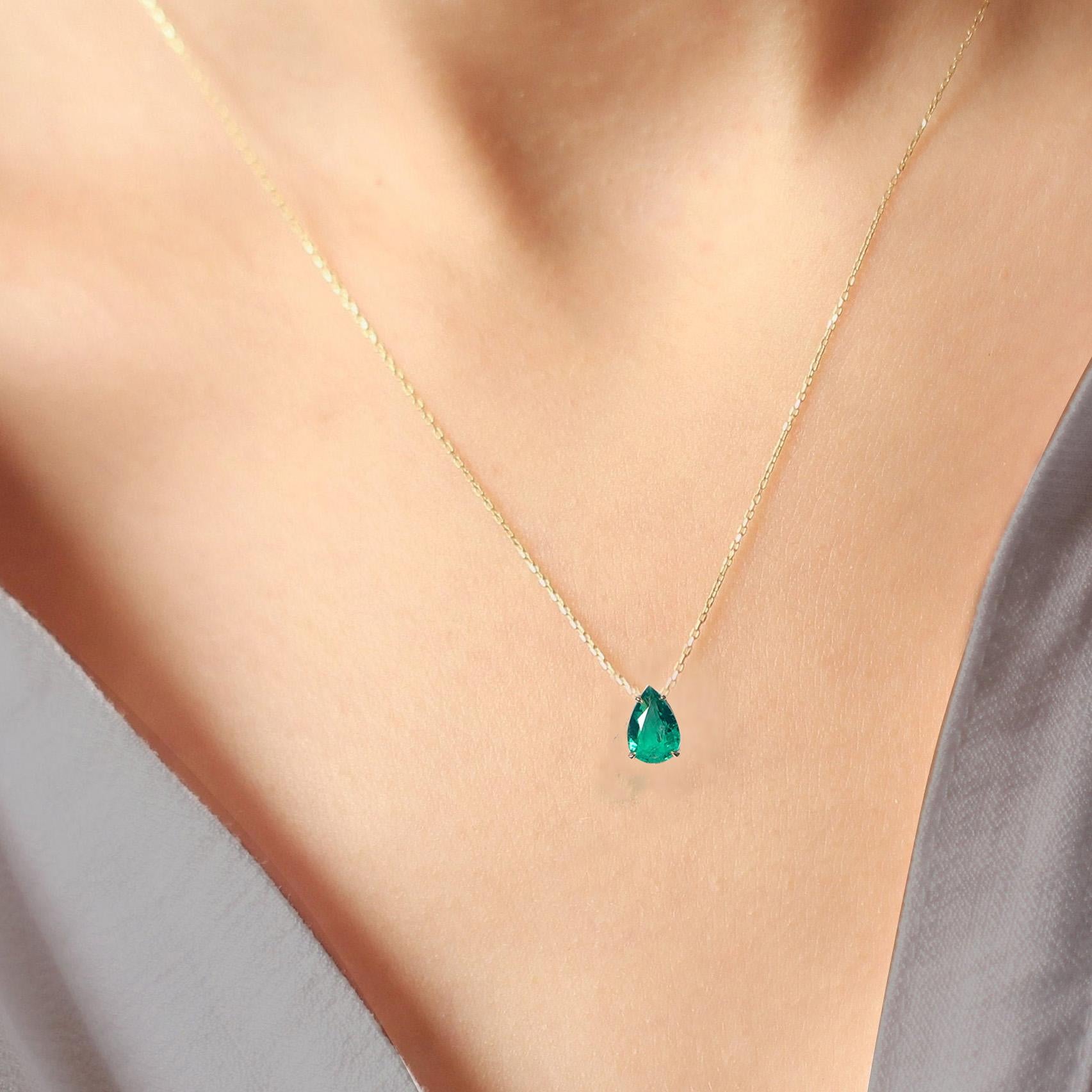 Pear Cut 18K Yellow Gold Necklaces With Emerald 1.26 ct. For Sale