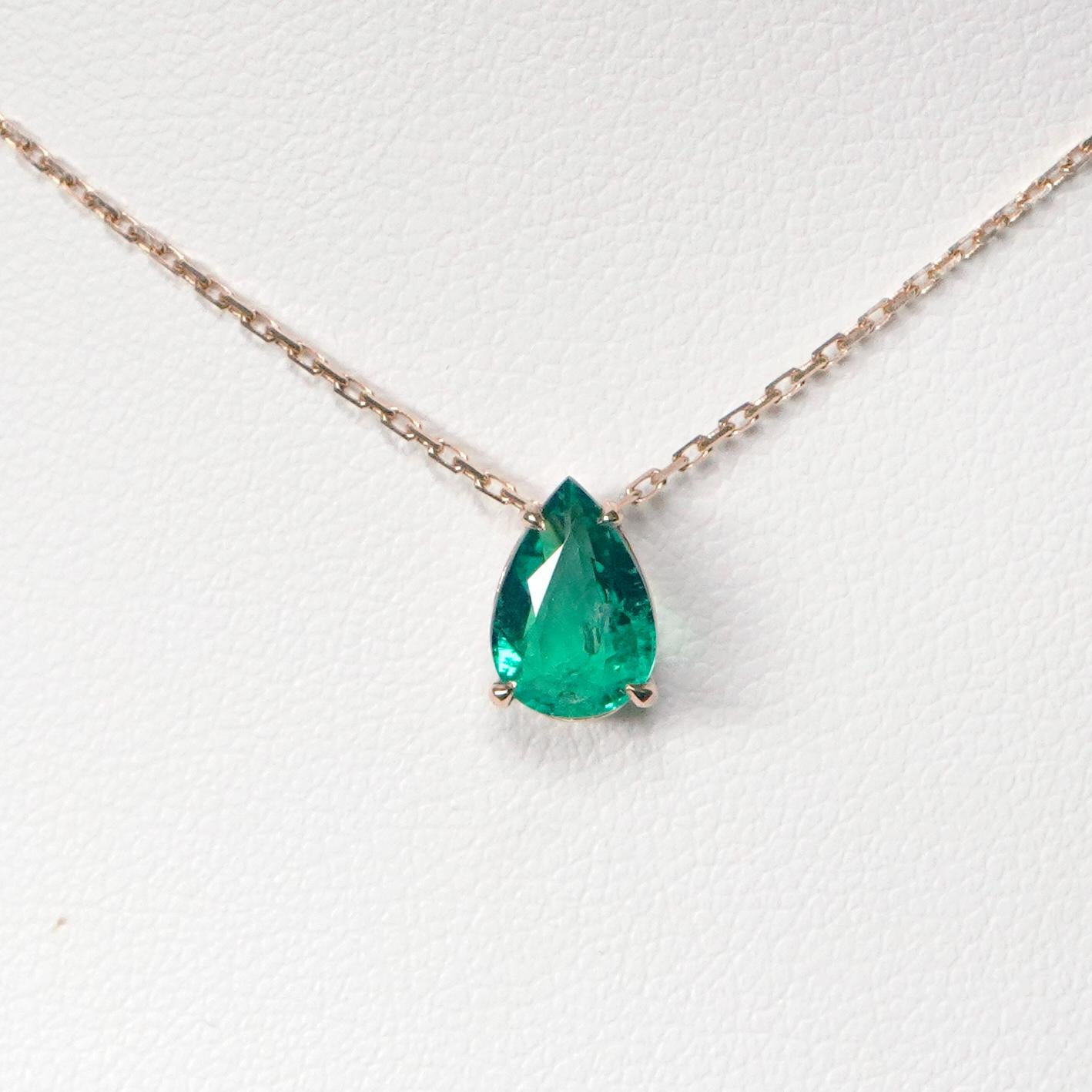 18K Yellow Gold Necklaces With Emerald 1.26 ct. In New Condition For Sale In New York, NY