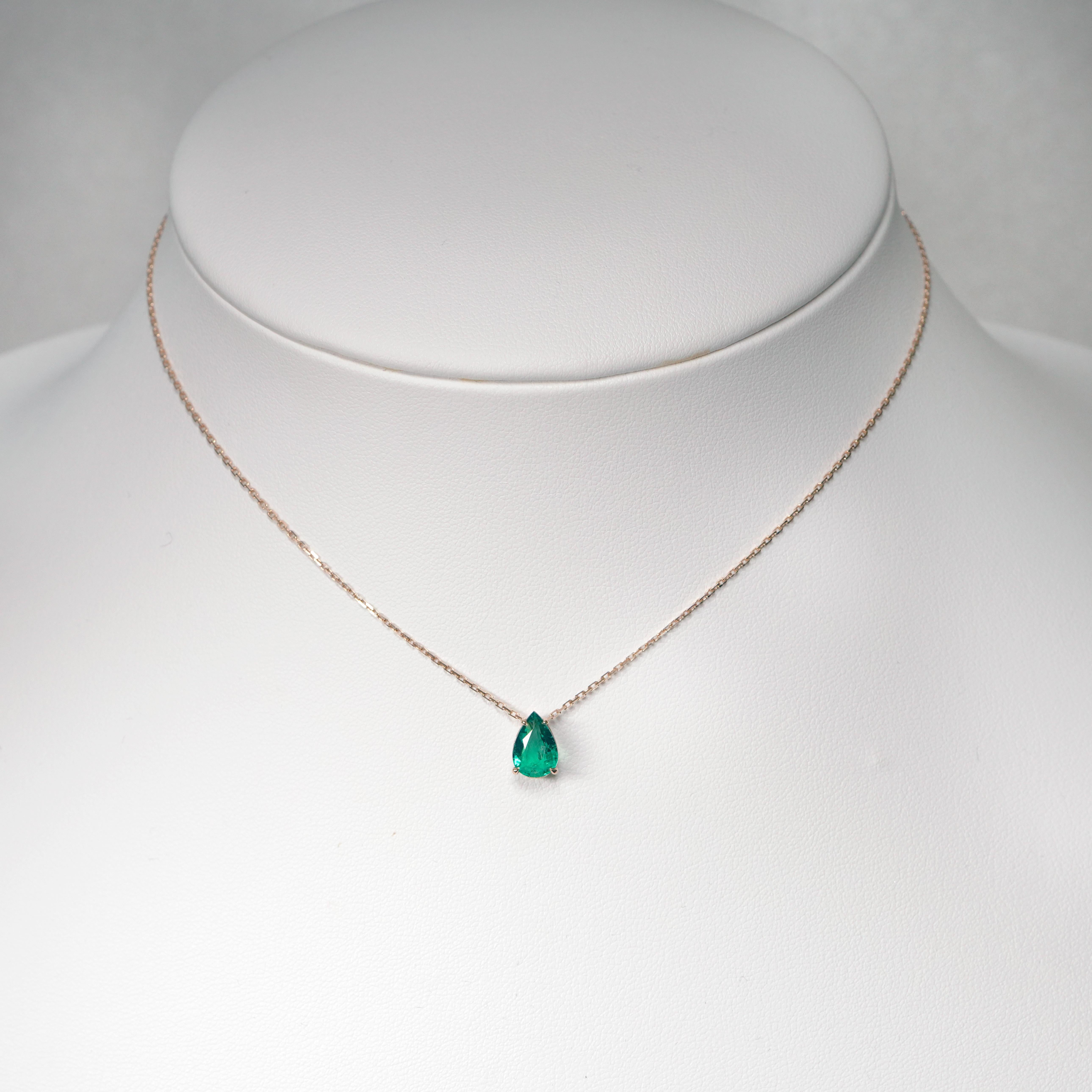 18K Yellow Gold Necklaces With Emerald 1.26 ct. For Sale