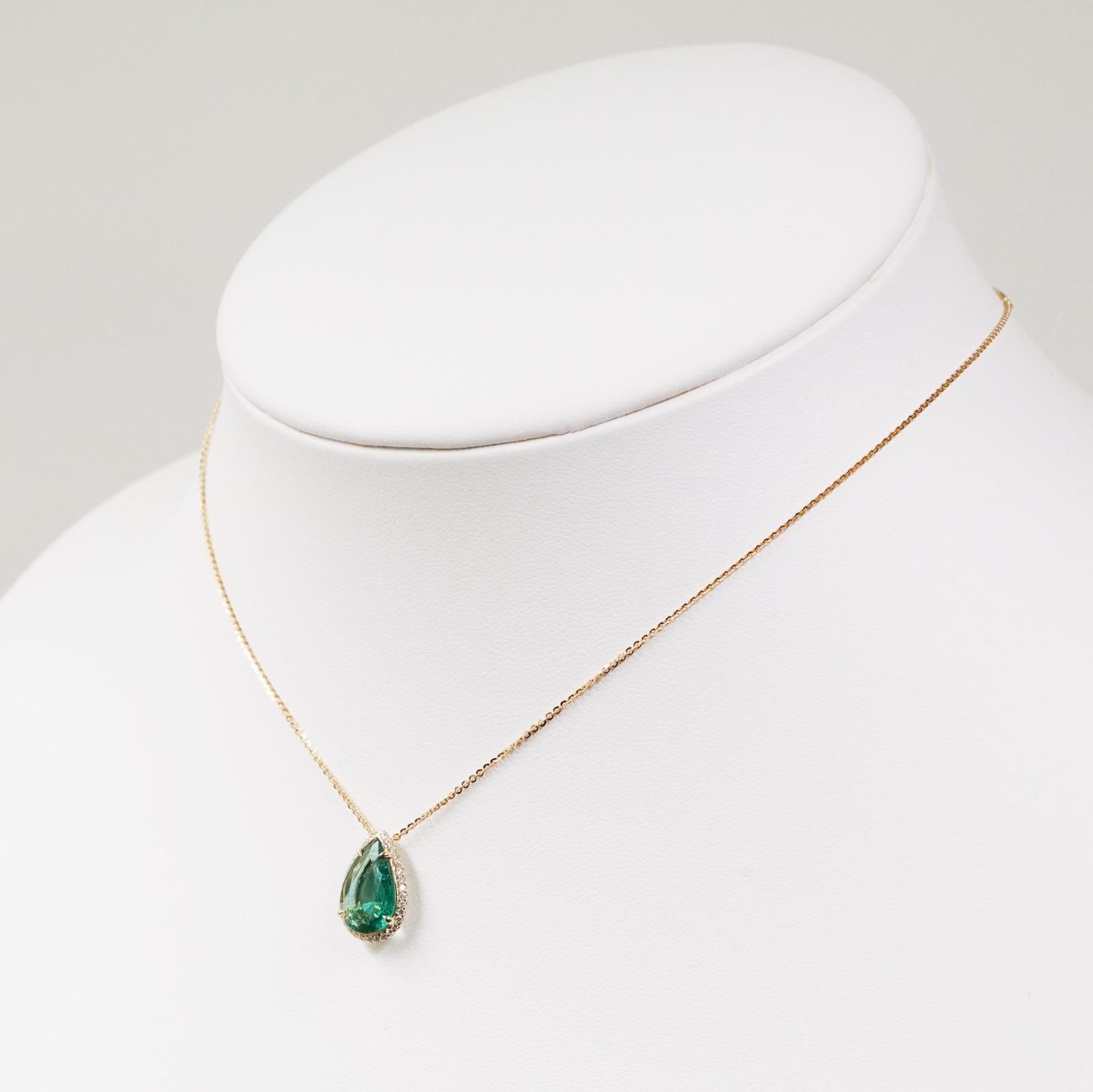 Pear Cut 18K Yellow Gold Necklace With Emerald  2.37 ct. For Sale