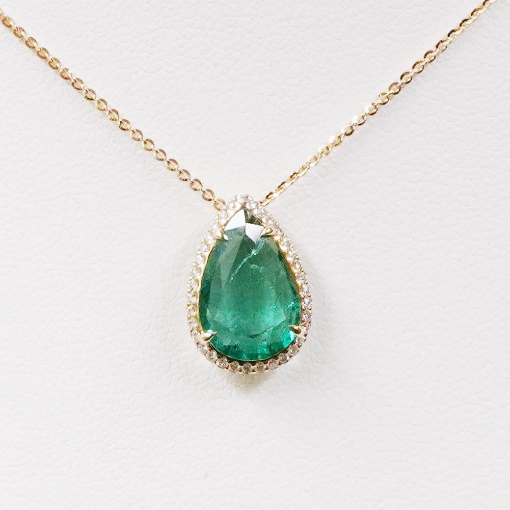 18K Yellow Gold Necklace With Emerald  2.37 ct. In New Condition For Sale In New York, NY