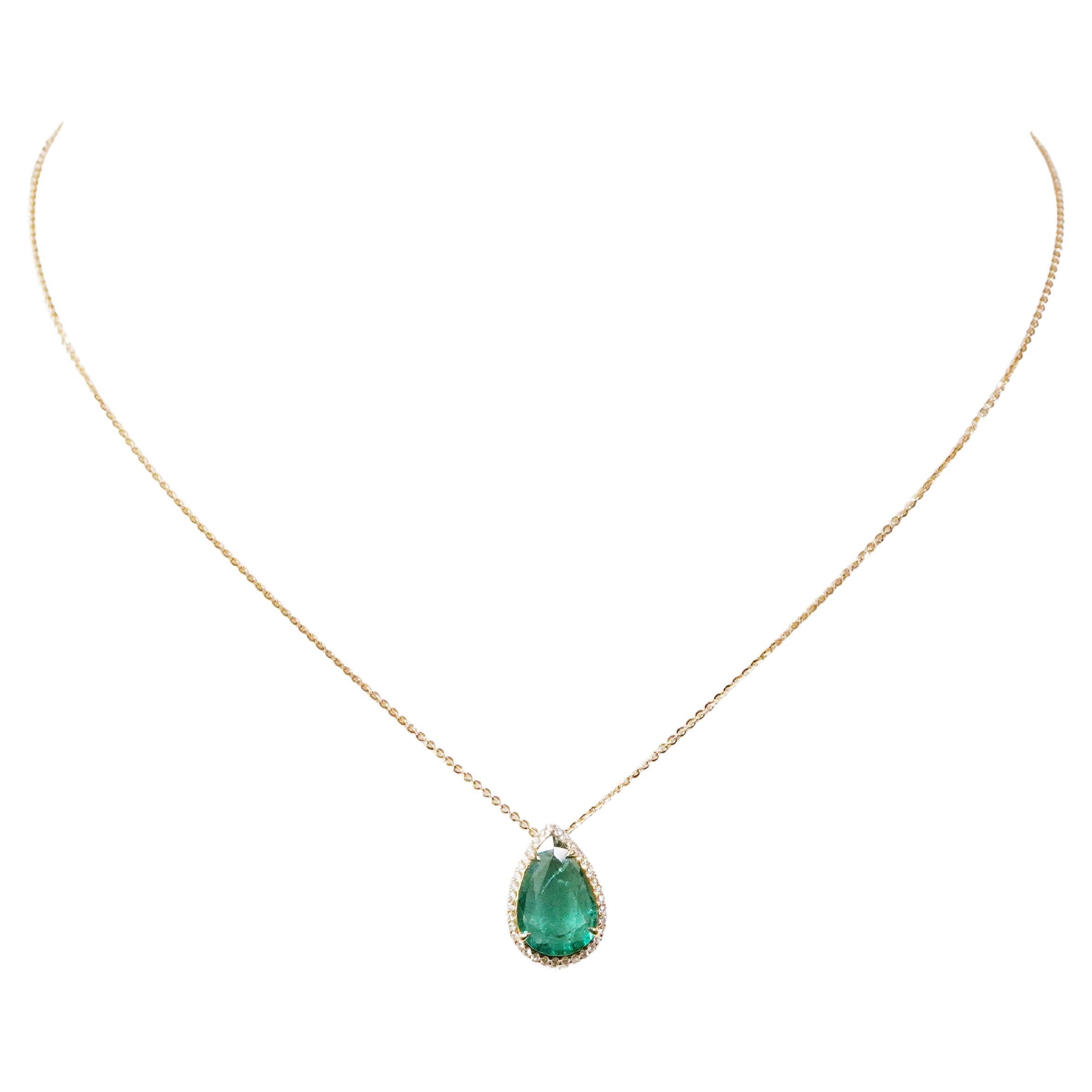 18K Yellow Gold Necklace With Emerald  2.37 ct. For Sale