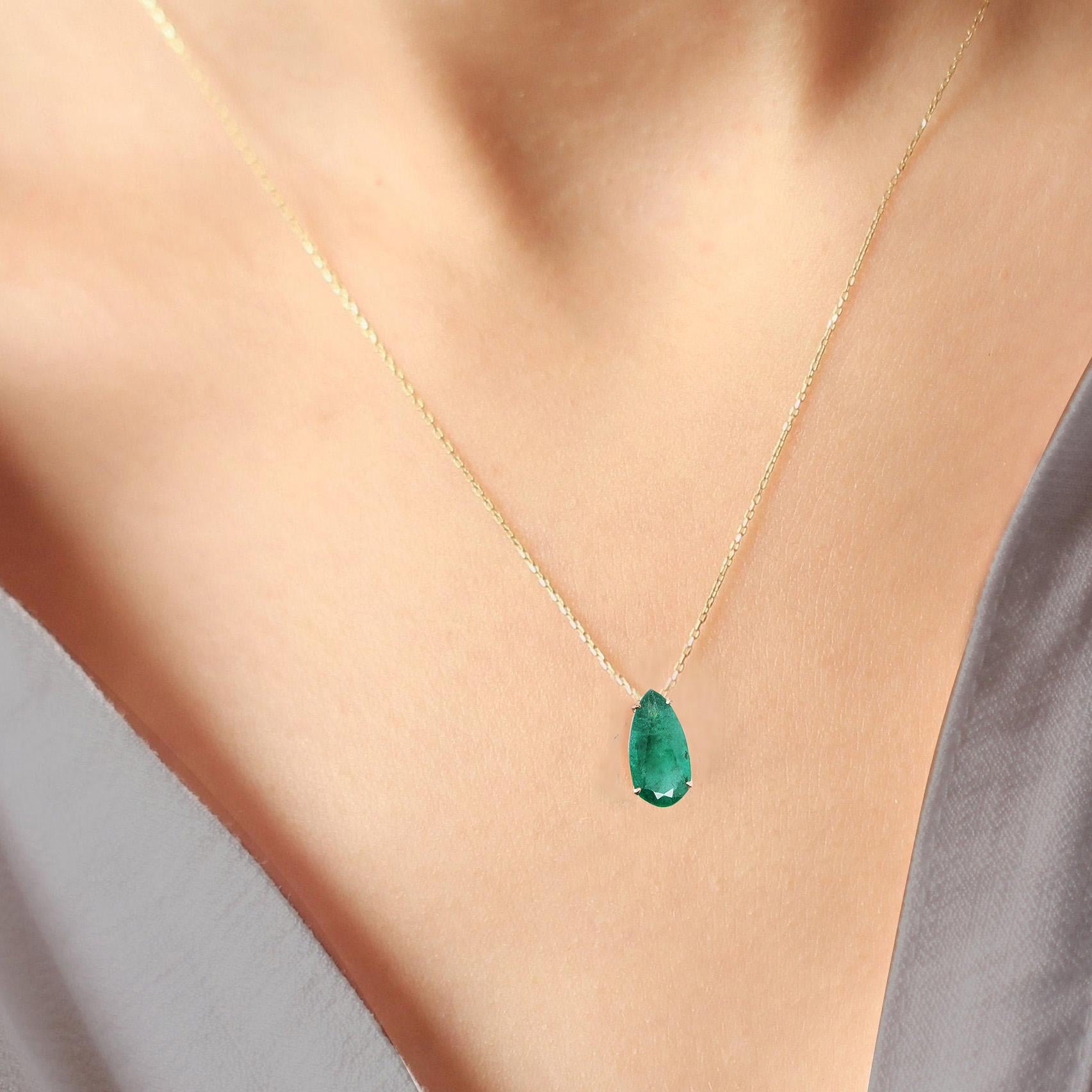 Pear Cut 18K Yellow Gold Necklace With Emerald 3.11 ct. For Sale