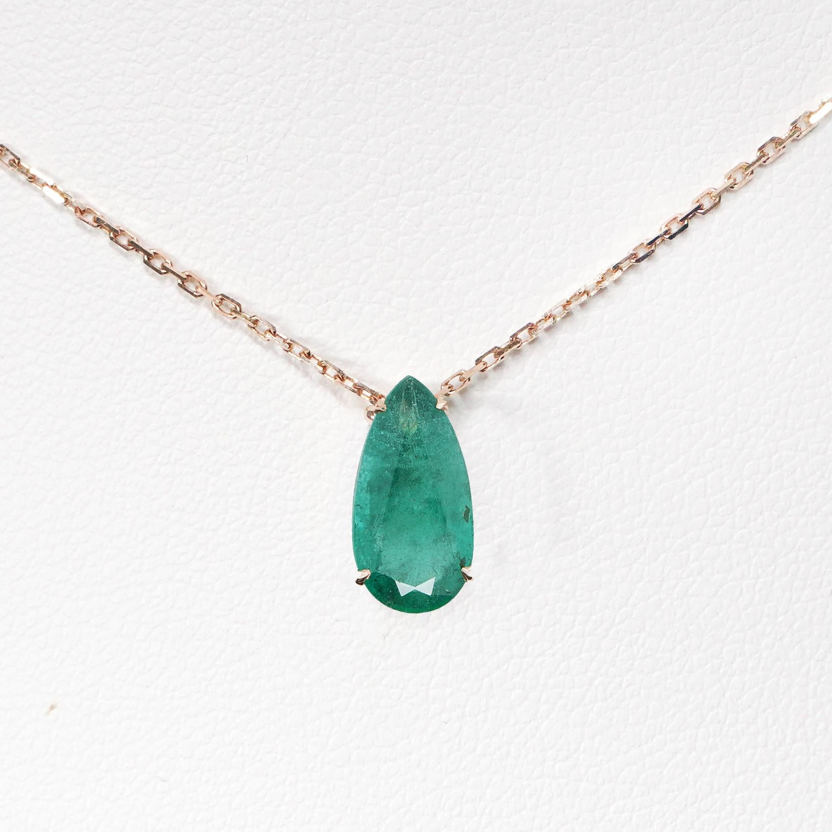 18K Yellow Gold Necklace With Emerald 3.11 ct. In New Condition For Sale In New York, NY