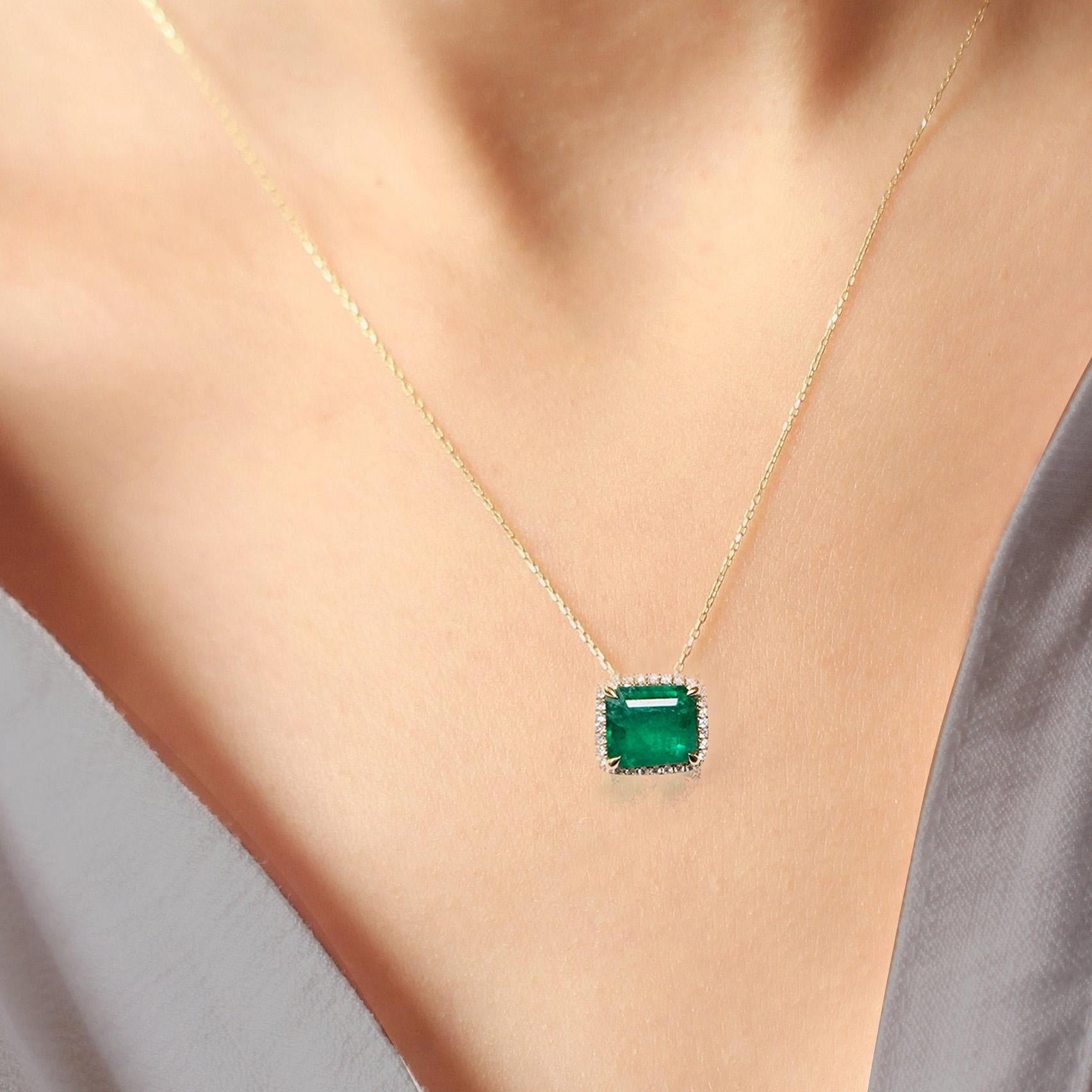 Octagon Cut 18K Yellow Gold Necklace With Emerald 3.46 ct. For Sale