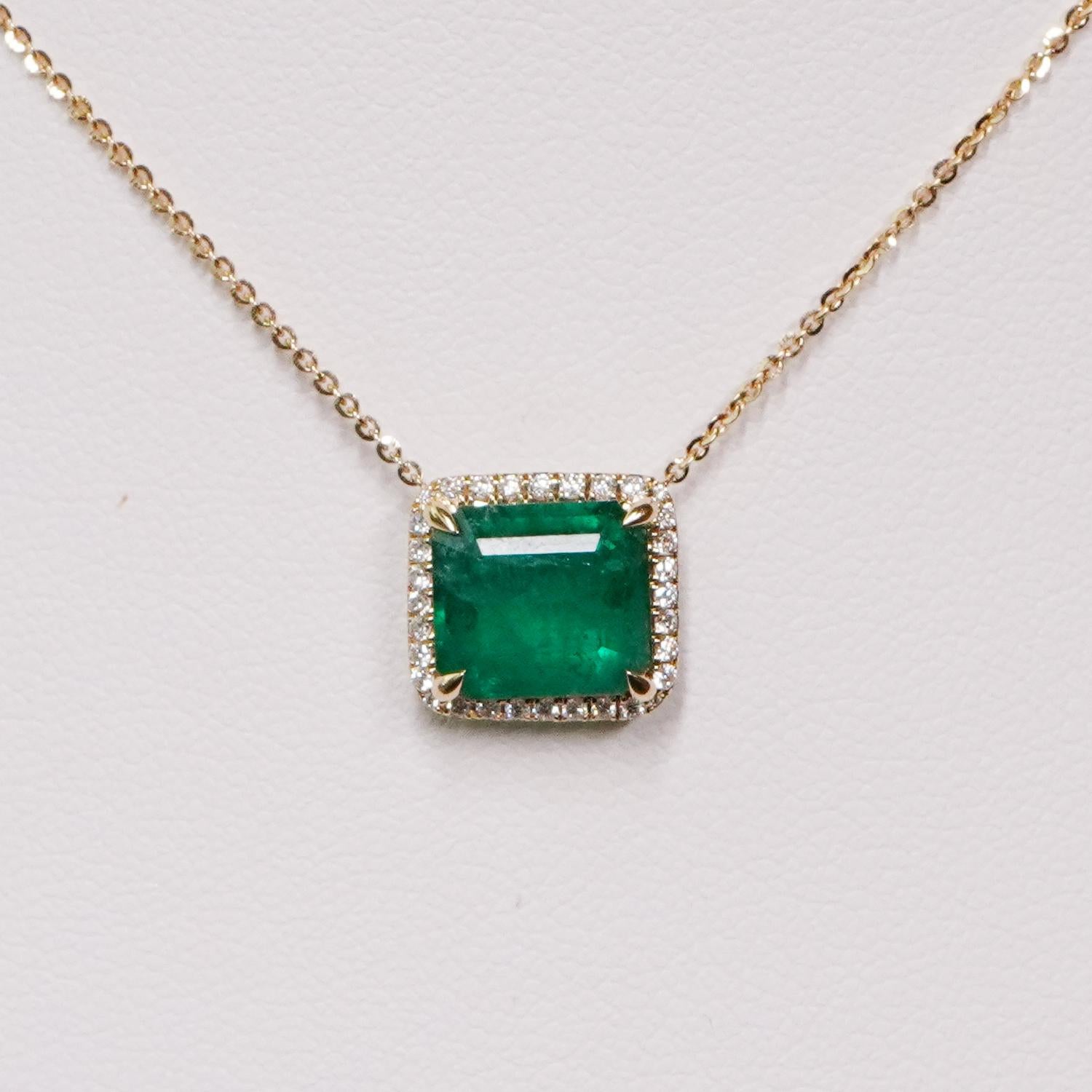18K Yellow Gold Necklace With Emerald 3.46 ct. In New Condition For Sale In New York, NY