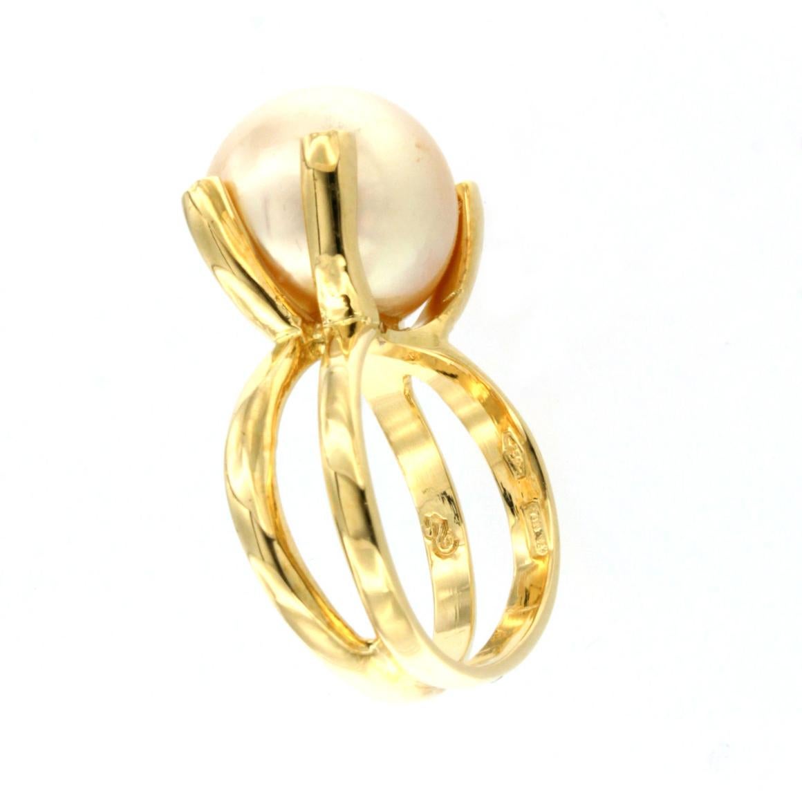 Round Cut 18k Yellow Gold with Golden Pearl and White Diamonds Ring For Sale