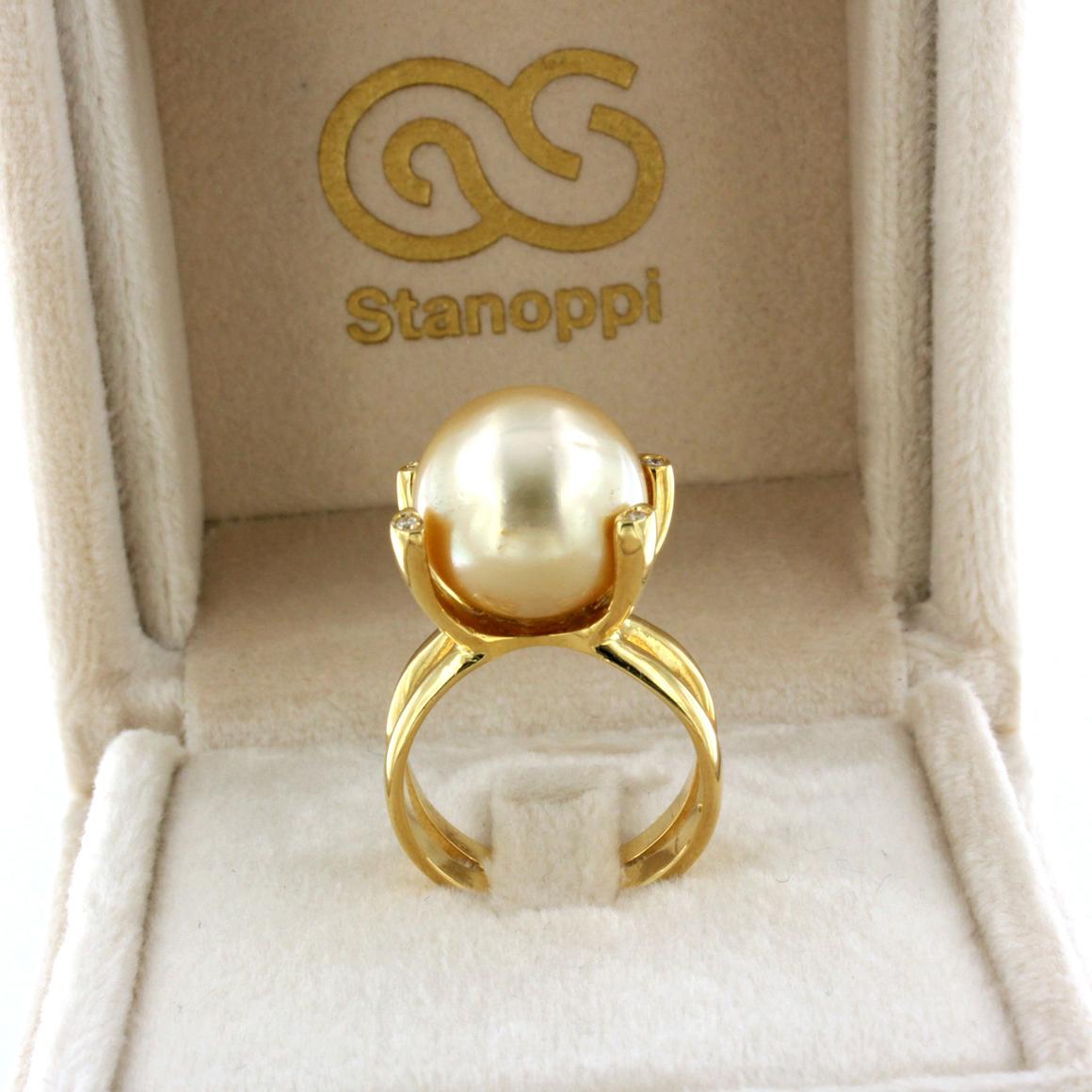 Women's or Men's 18k Yellow Gold with Golden Pearl and White Diamonds Ring For Sale