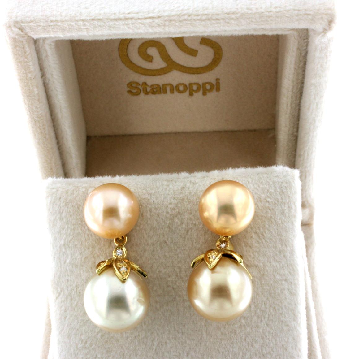 Boucles d'oreilles en or jaune 18 carats avec perles dorées et diamants blancs Neuf - En vente à GALLARATE, IT