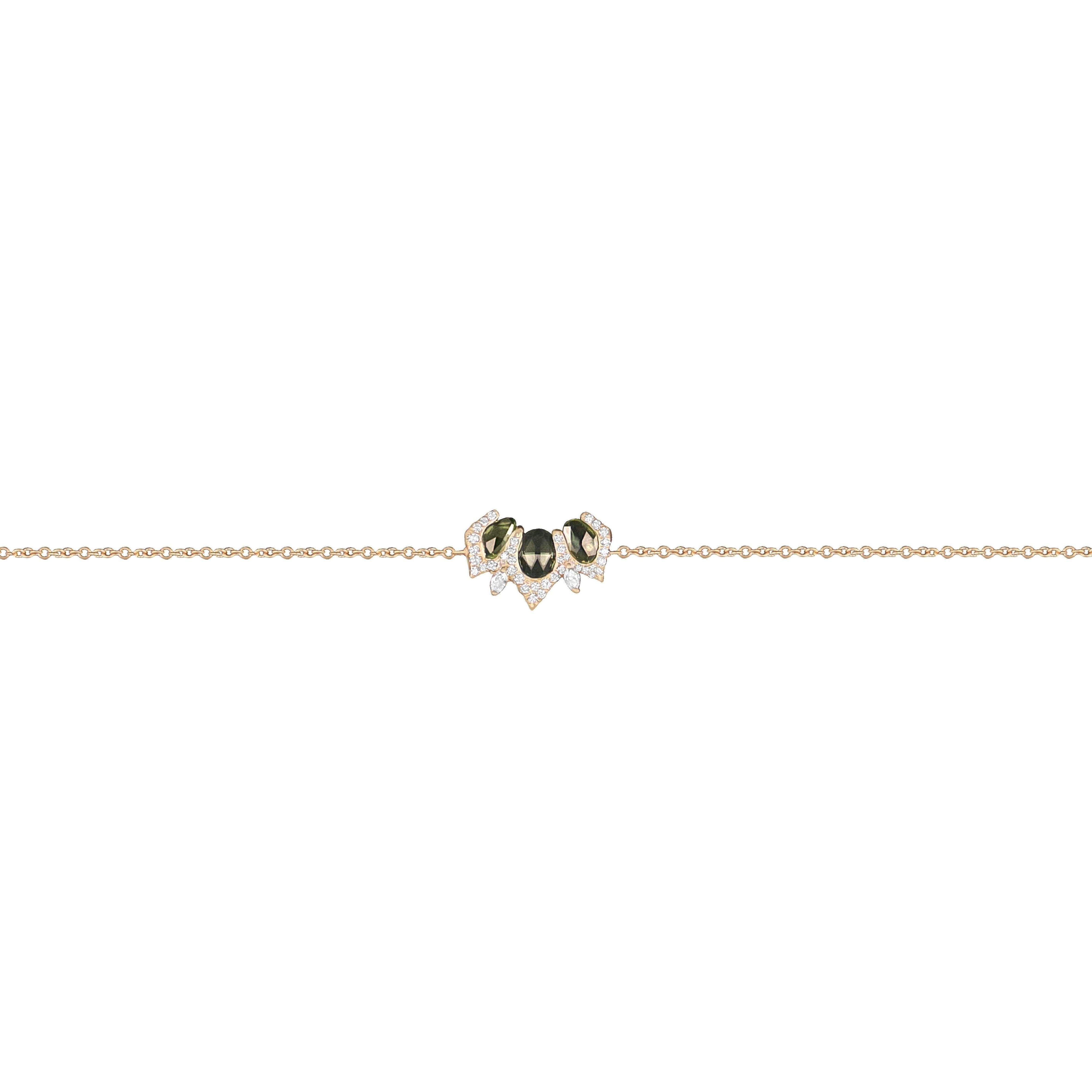 18k jaune  Or avec saphirs verts et diamants taille ronde Neuf - En vente à Abu Dhabi, Abu Dhabi