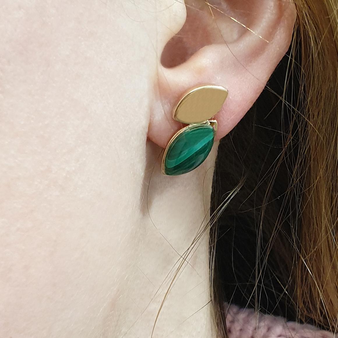 18 Karat Yellow Gold with Malachite Earrings For Sale 1