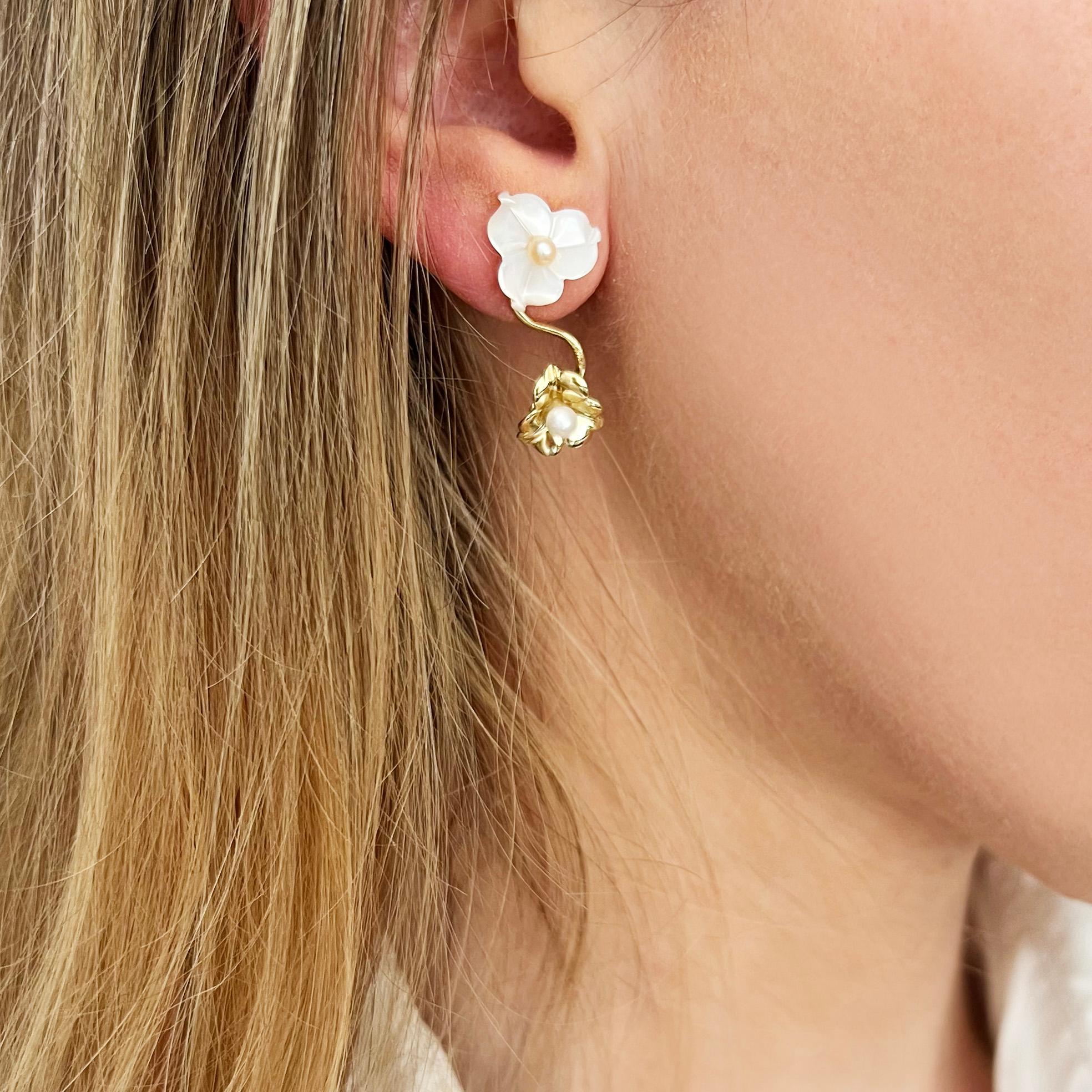 Fashion Earrings in 18k yellow gold with Mother of Pearls (in a particular flower cut) and white Pearls ( 3-3.5 mm). Handemade in Italy by Stanoppi Jewellery since 1948.  Blooming flowers, synonymous with serenity

g. 5.8

All Stanoppi Jewelry is