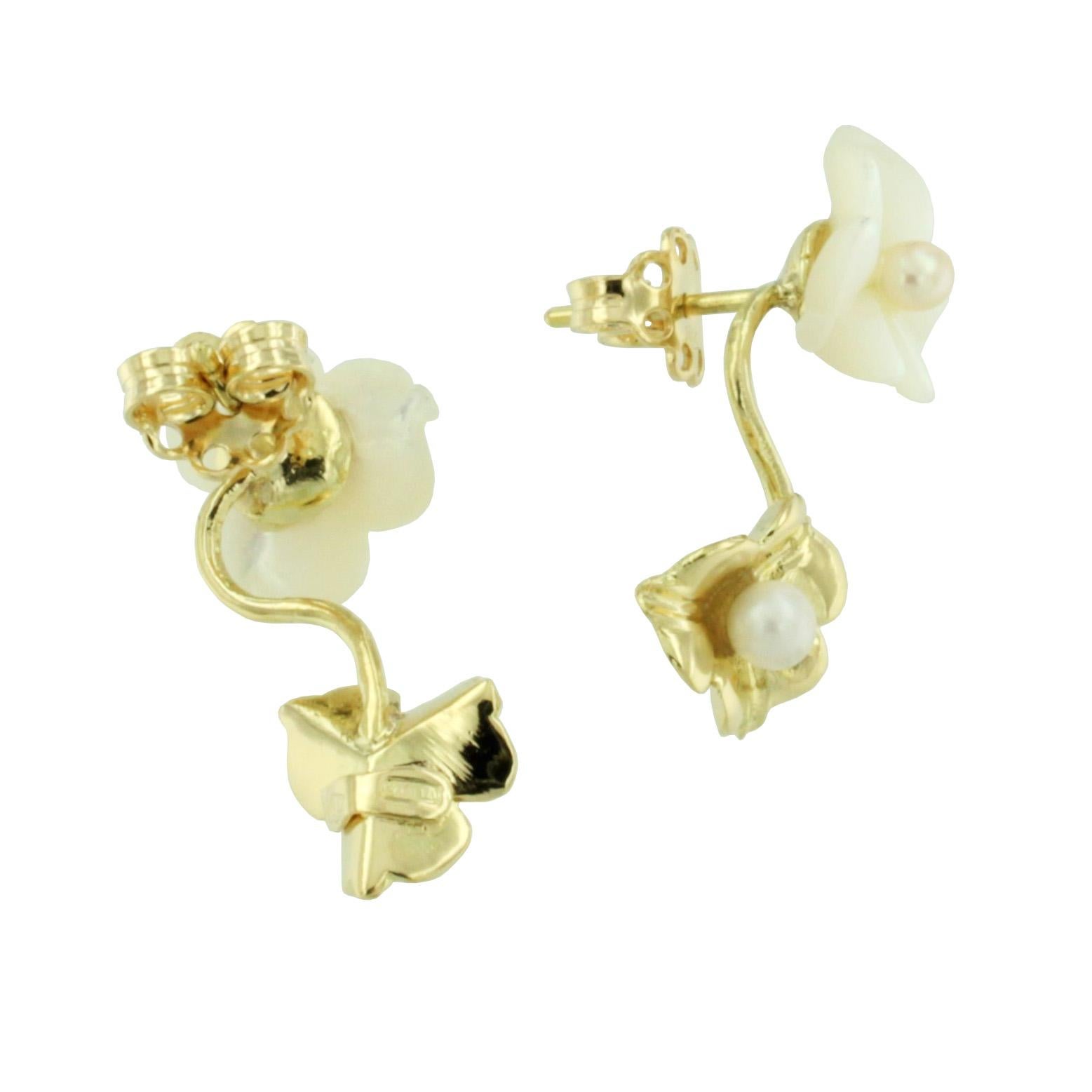 Round Cut 18k Yellow Gold with Mother of Pearls and White Pearls Blooming Flower Earrings  For Sale