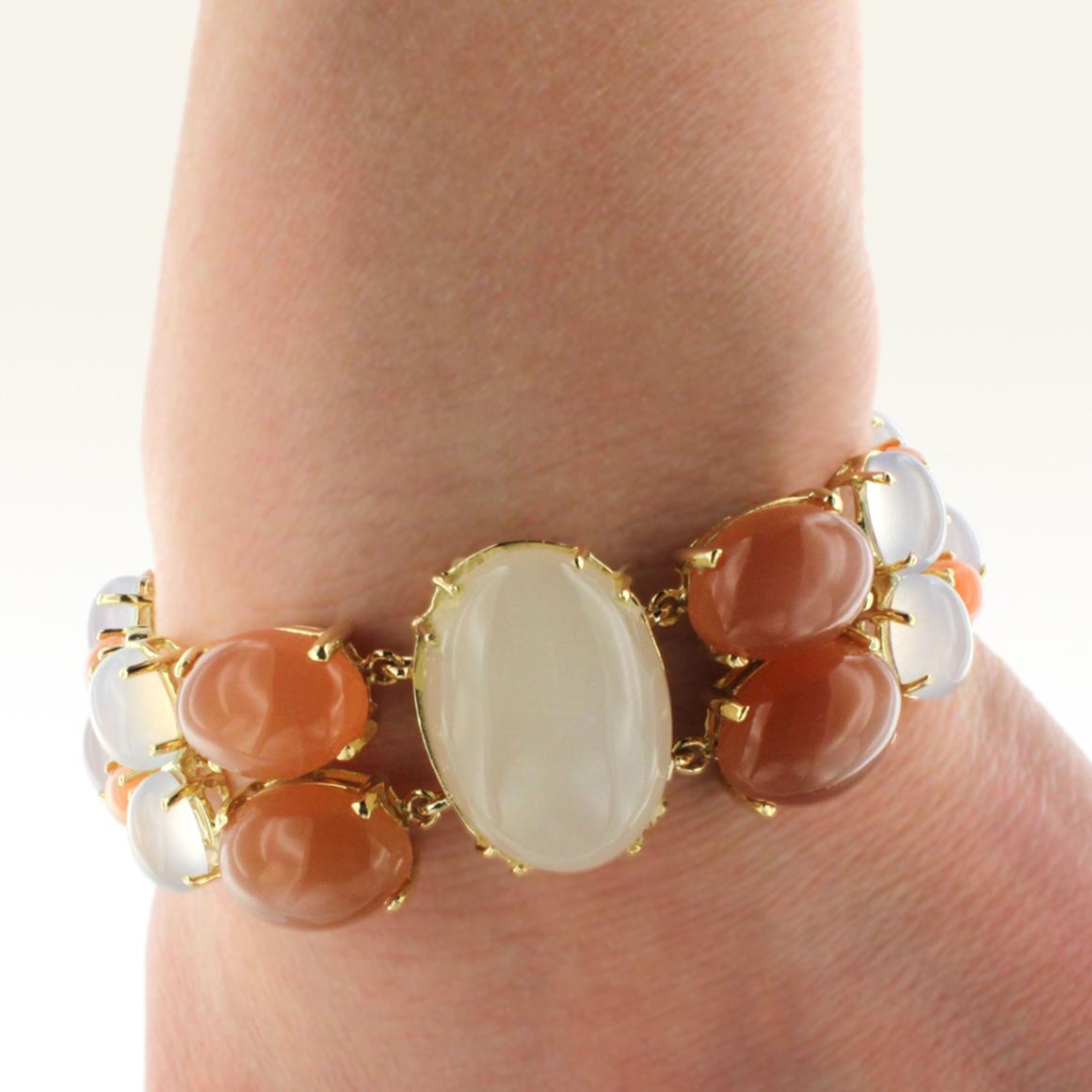 18 Karat Yellow Gold with White and Peach Moonstone and Chalcedony Bracelet In New Condition For Sale In GALLARATE, IT