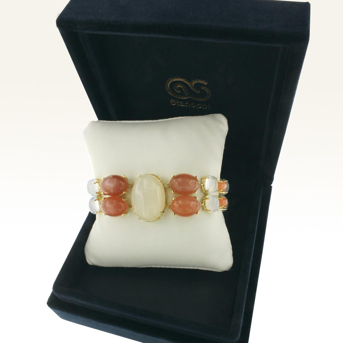 Women's or Men's 18 Karat Yellow Gold with White and Peach Moonstone and Chalcedony Bracelet For Sale