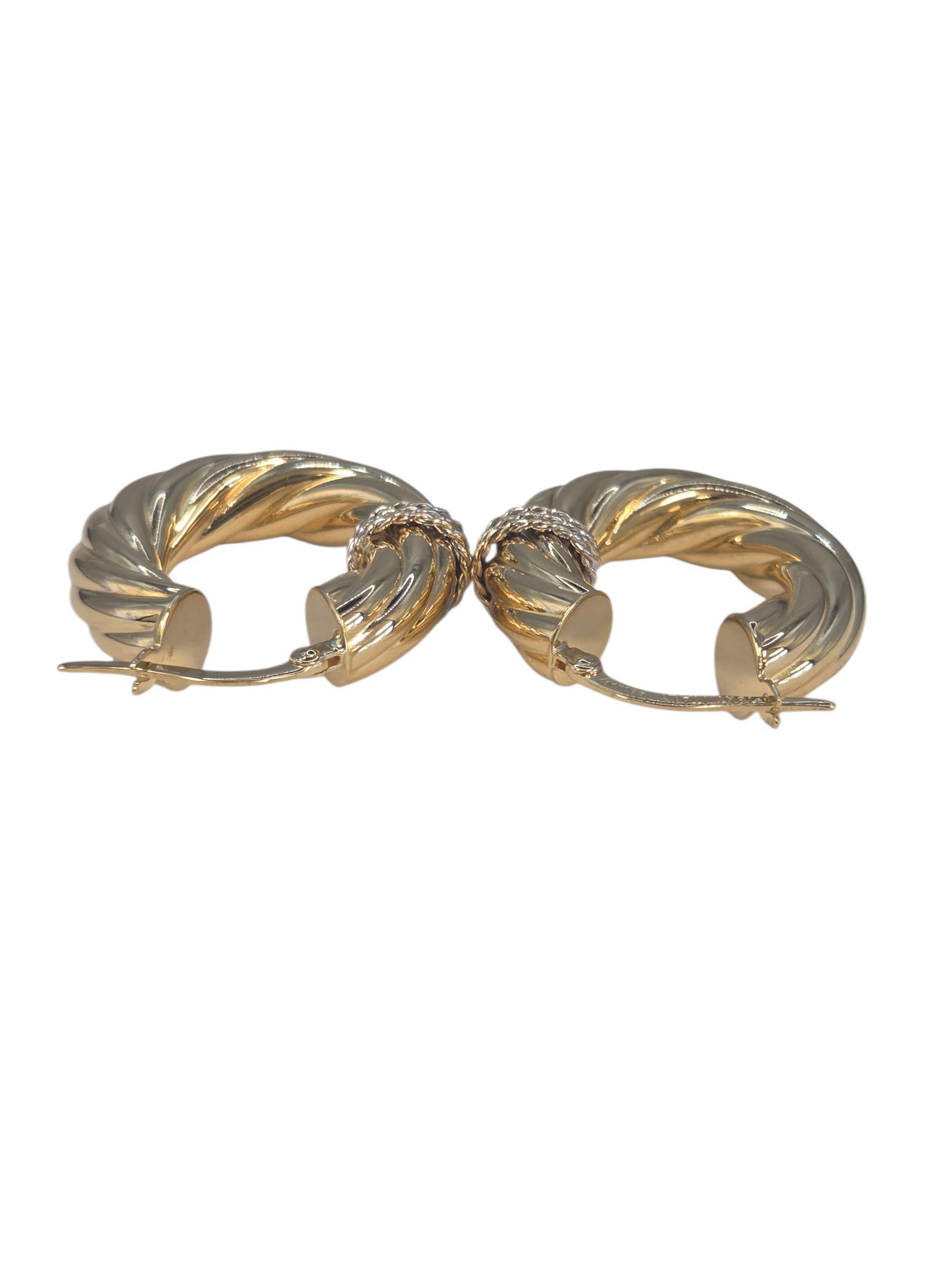 Orecchini a cerchio ovali ritorti in oro giallo 18K con accenti in oro bianco #23538 in vendita 1