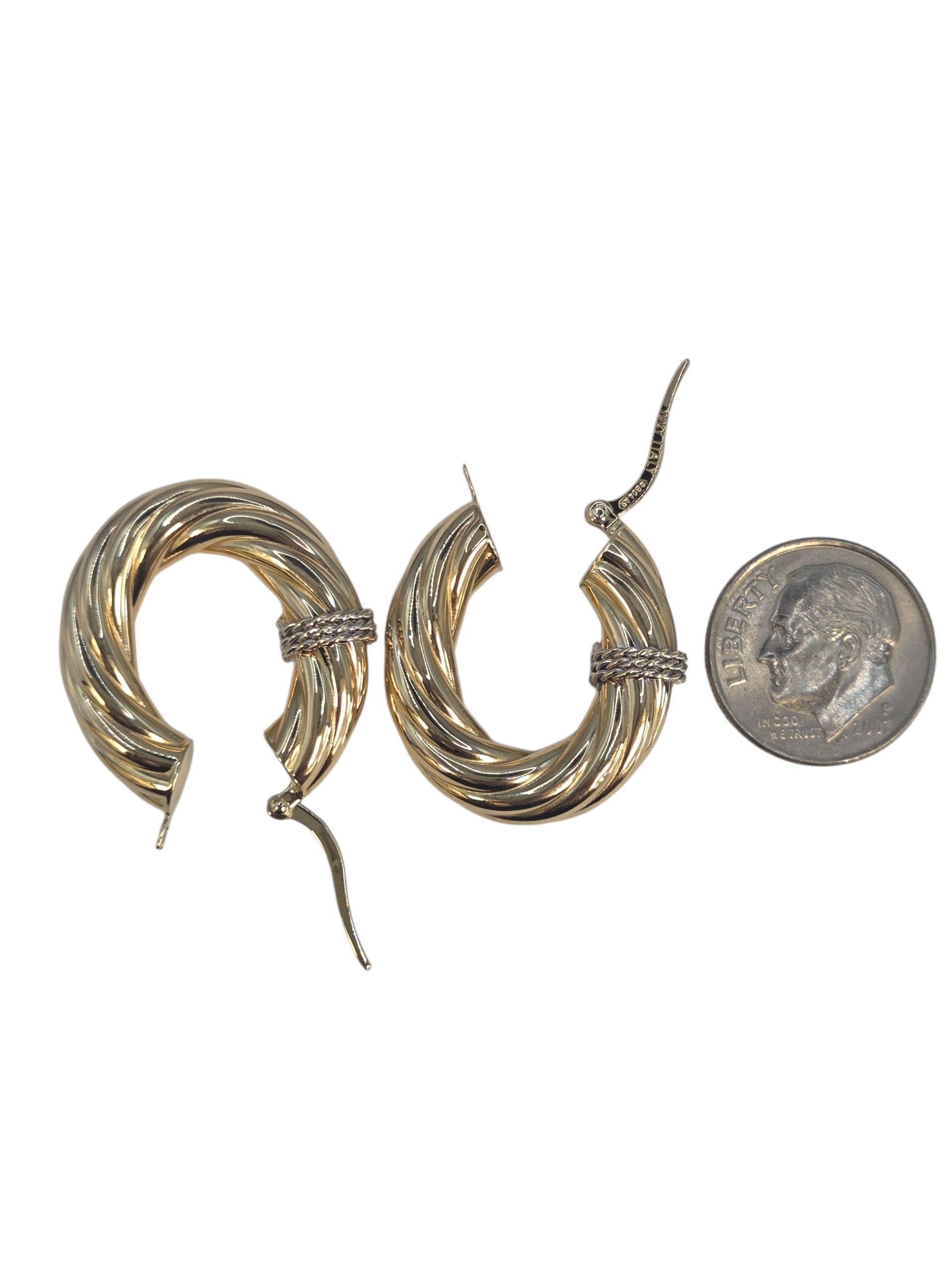 Orecchini a cerchio ovali ritorti in oro giallo 18K con accenti in oro bianco #23538 in vendita 2