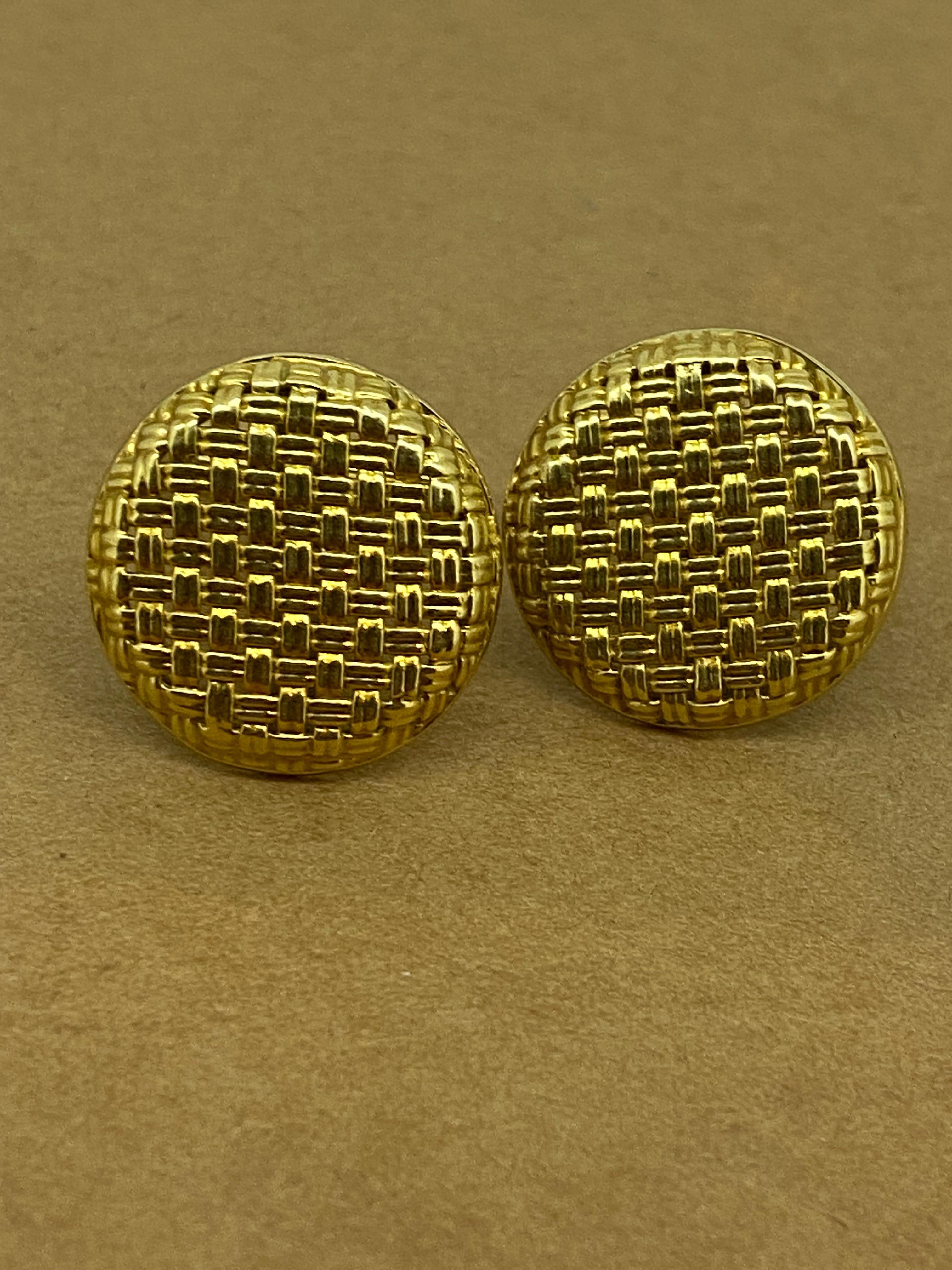 These exquisite Vintage Pair of Cufflinks

are crafted in 18K Yellow Gold, 

bearing Italian hallmarks & 750 stamp

 

Bearing gorgeous woven motif / basket effect to the front, 

that requires high level of craftmanship & 

meticulous attention to